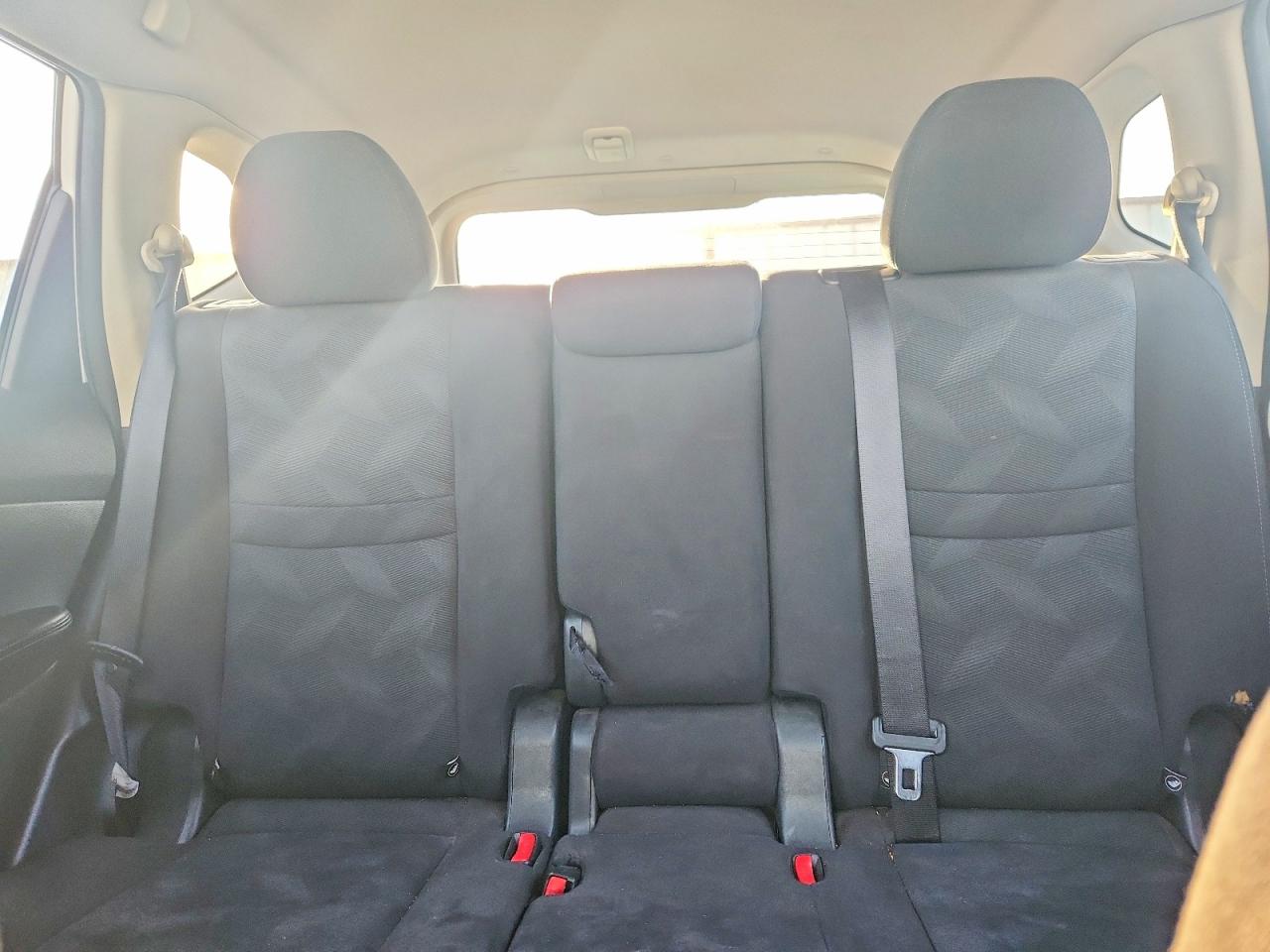 2015 Nissan Rogue Sv White vin: KNMAT2MT5FP541069