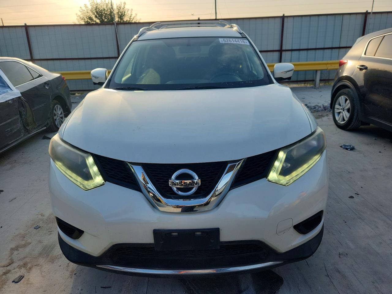 2015 Nissan Rogue Sv White vin: KNMAT2MT5FP541069