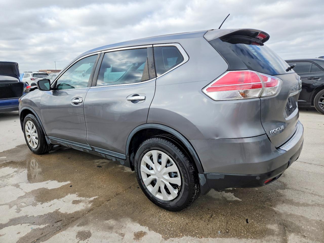 2015 Nissan Rogue S Серый vin: KNMAT2MT5FP579997