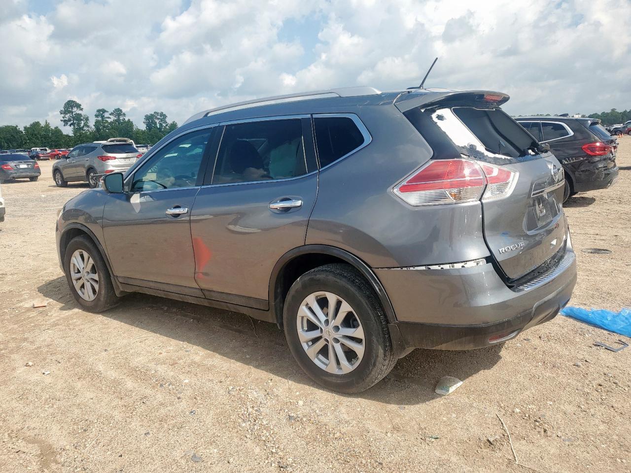2015 Nissan Rogue Silver vin: KNMAT2MT5FP586626
