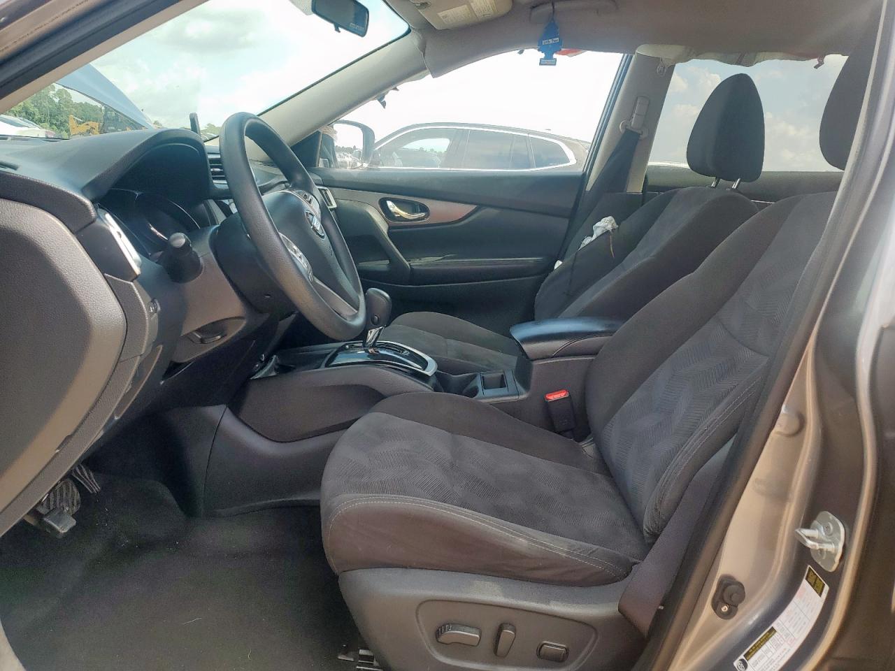 2015 Nissan Rogue Silver vin: KNMAT2MT5FP586626