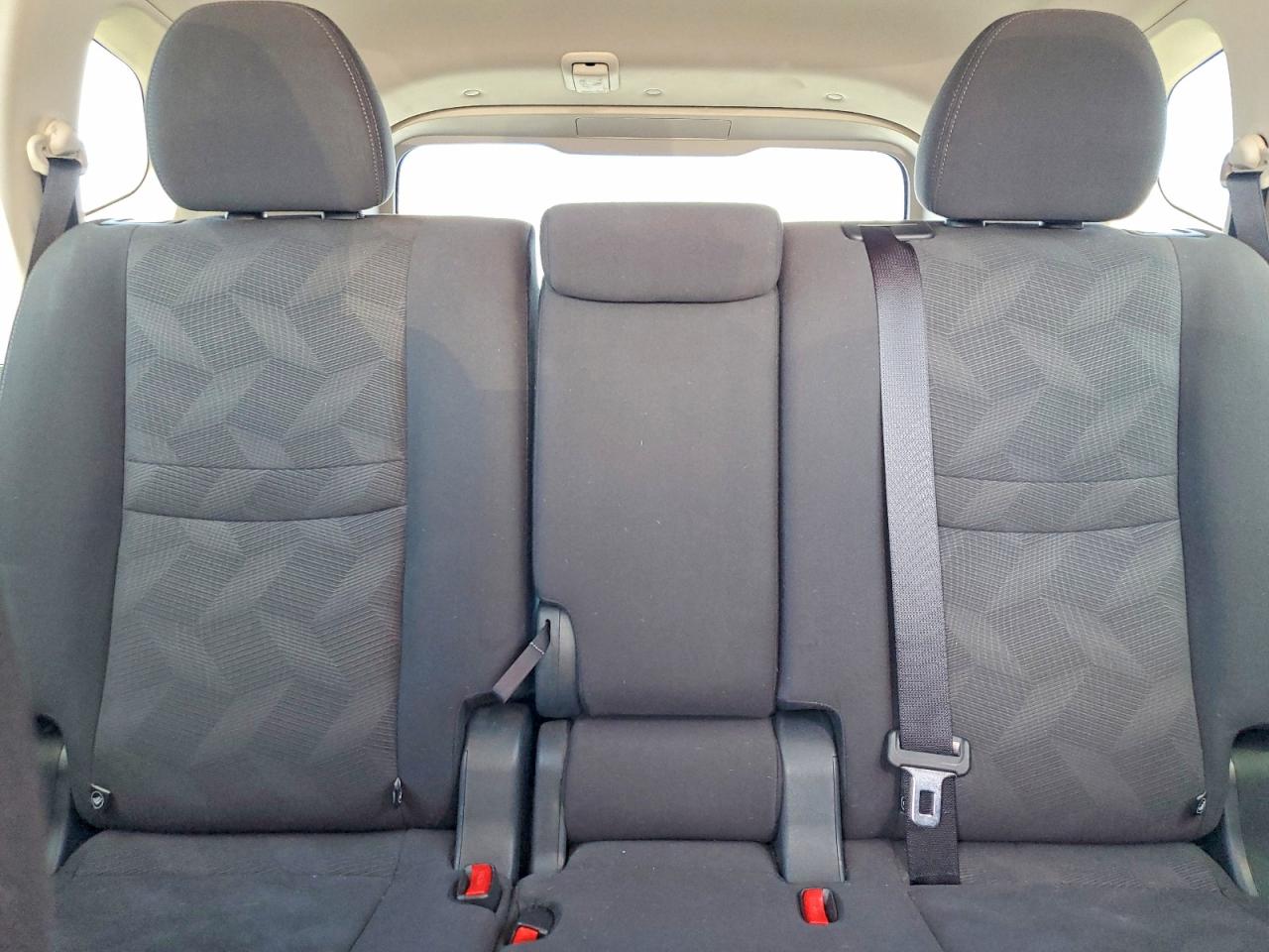 2016 Nissan Rogue S Черный vin: KNMAT2MT5GP636510