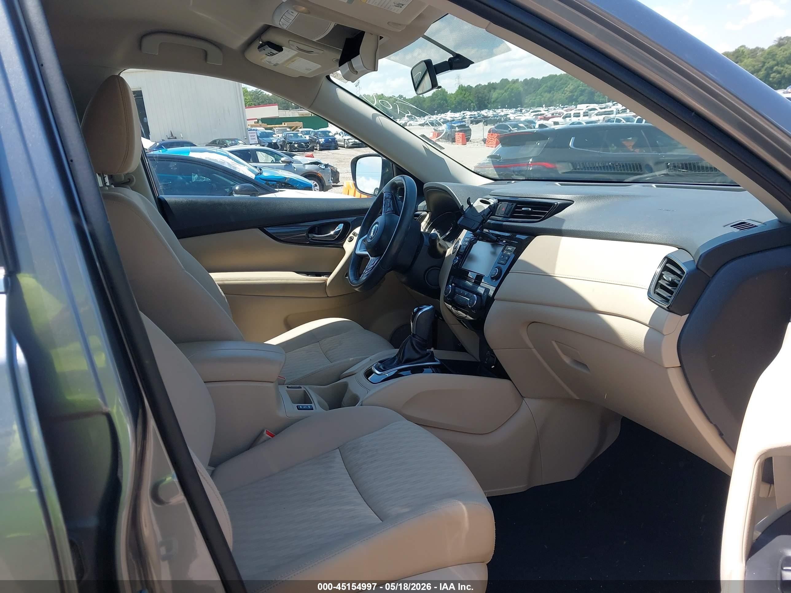 2017 Nissan Rogue Sv Серый vin: KNMAT2MT5HP549126