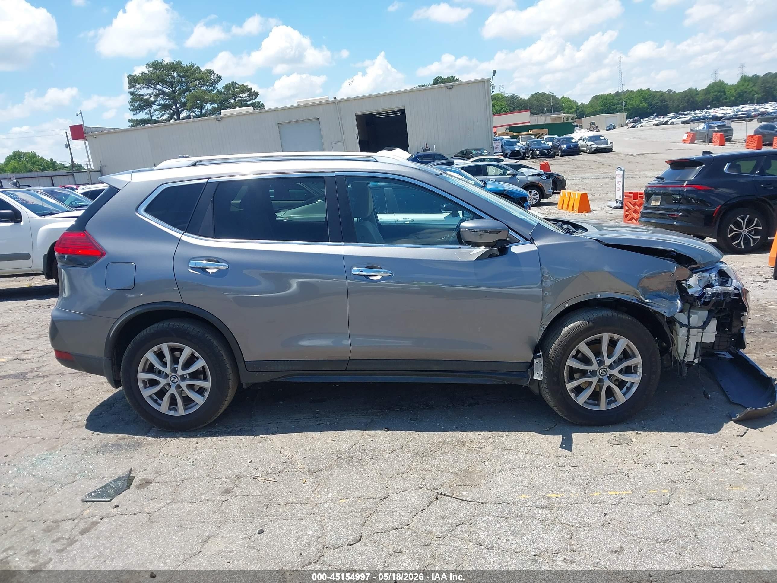 2017 Nissan Rogue Sv Серый vin: KNMAT2MT5HP549126