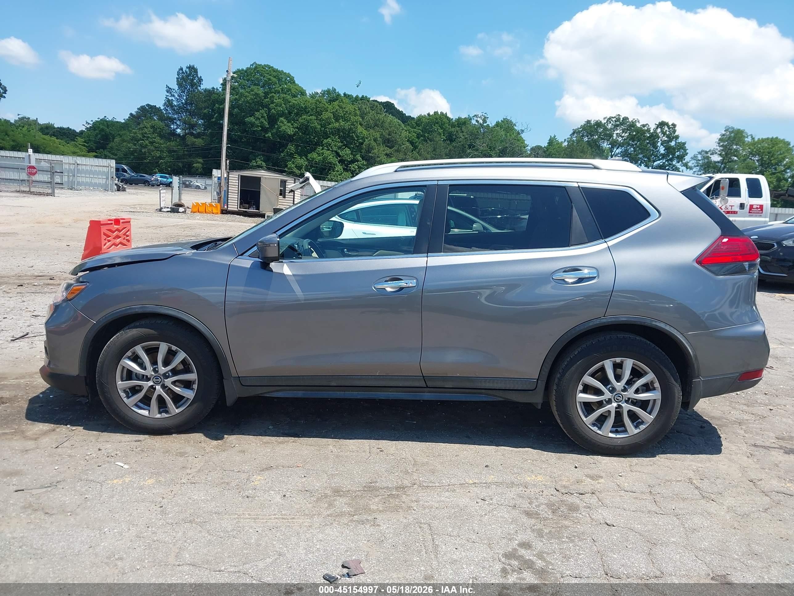 2017 Nissan Rogue Sv Серый vin: KNMAT2MT5HP549126