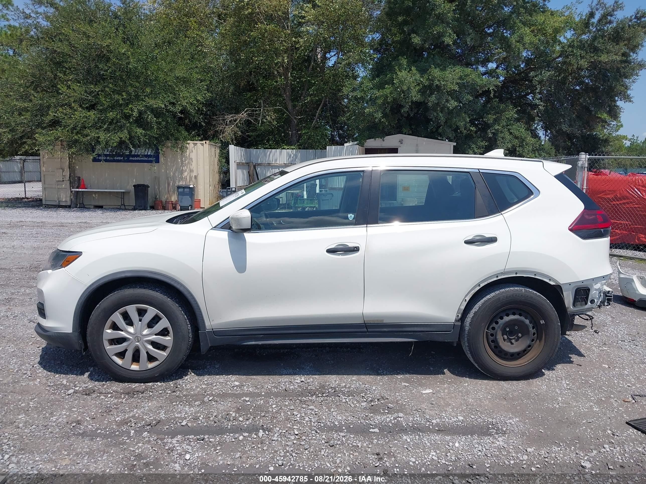 2018 Nissan Rogue S White vin: KNMAT2MT5JP580530