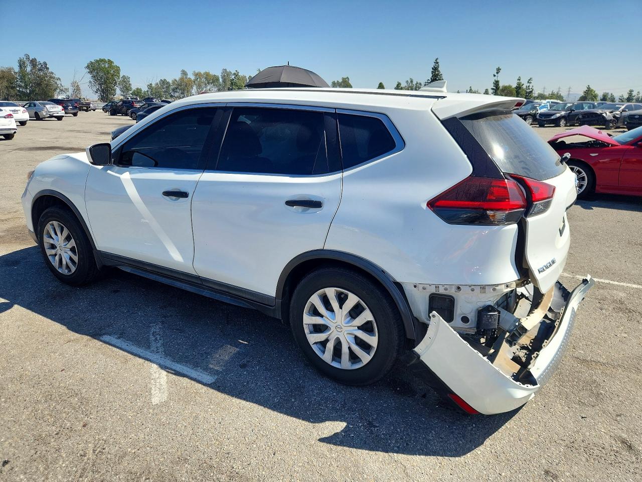 2018 Nissan Rogue S White vin: KNMAT2MT5JP587820