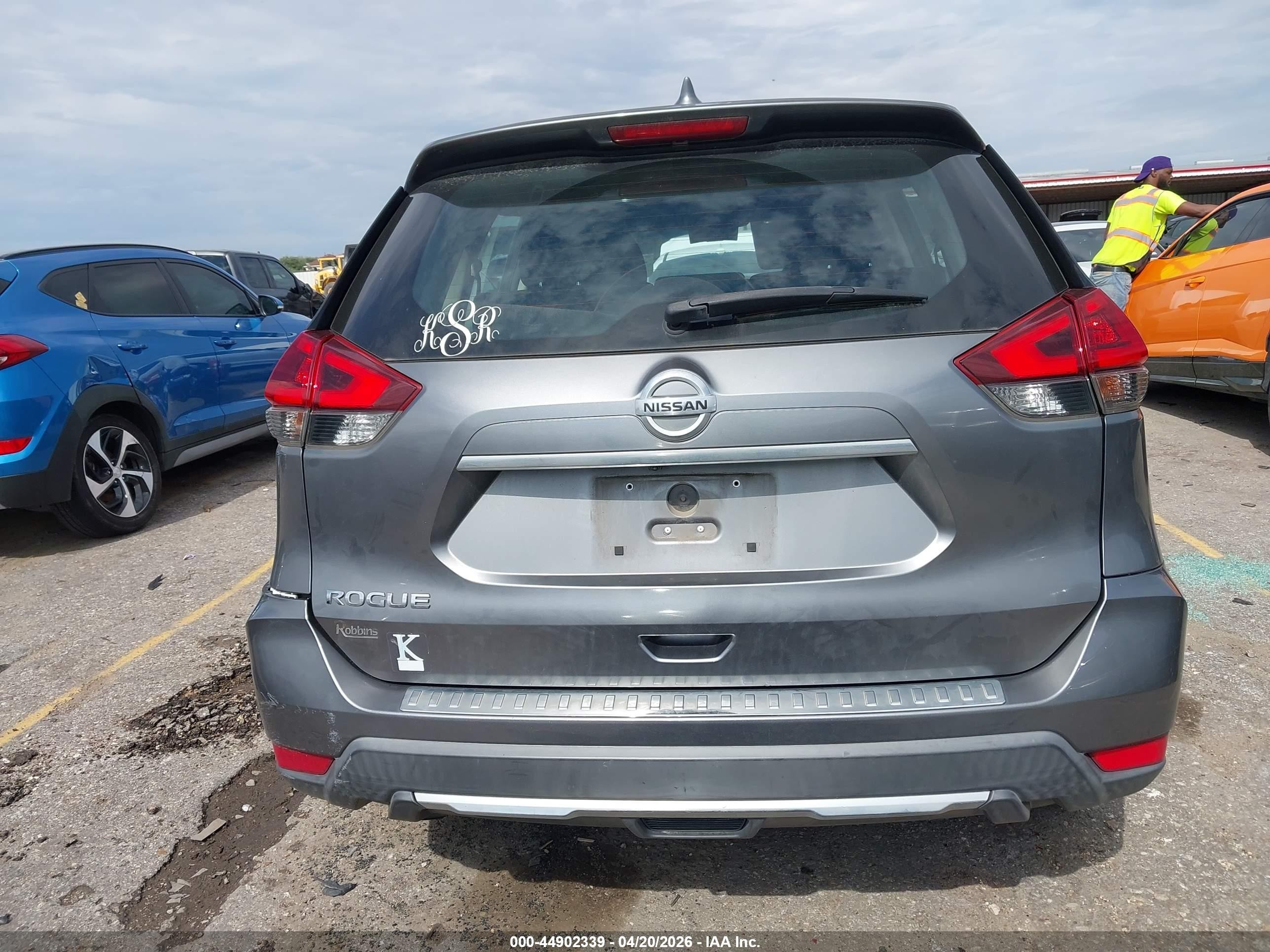 2018 Nissan Rogue S Серый vin: KNMAT2MT5JP596730