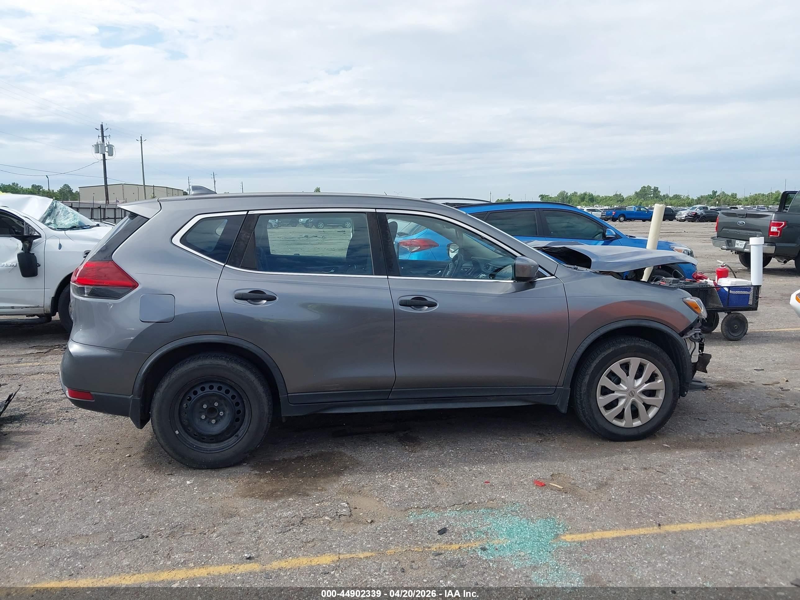 2018 Nissan Rogue S Серый vin: KNMAT2MT5JP596730
