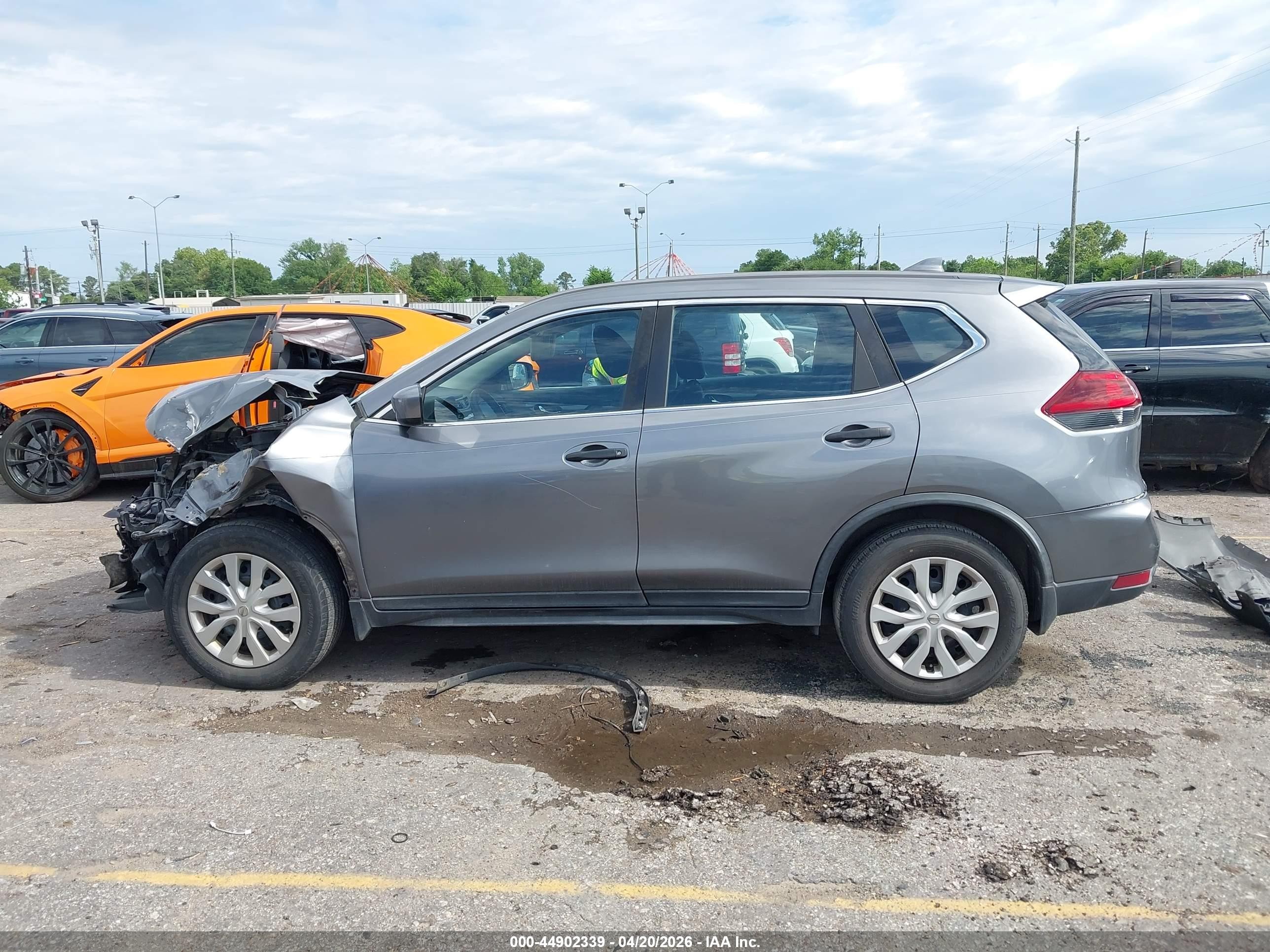 2018 Nissan Rogue S Серый vin: KNMAT2MT5JP596730