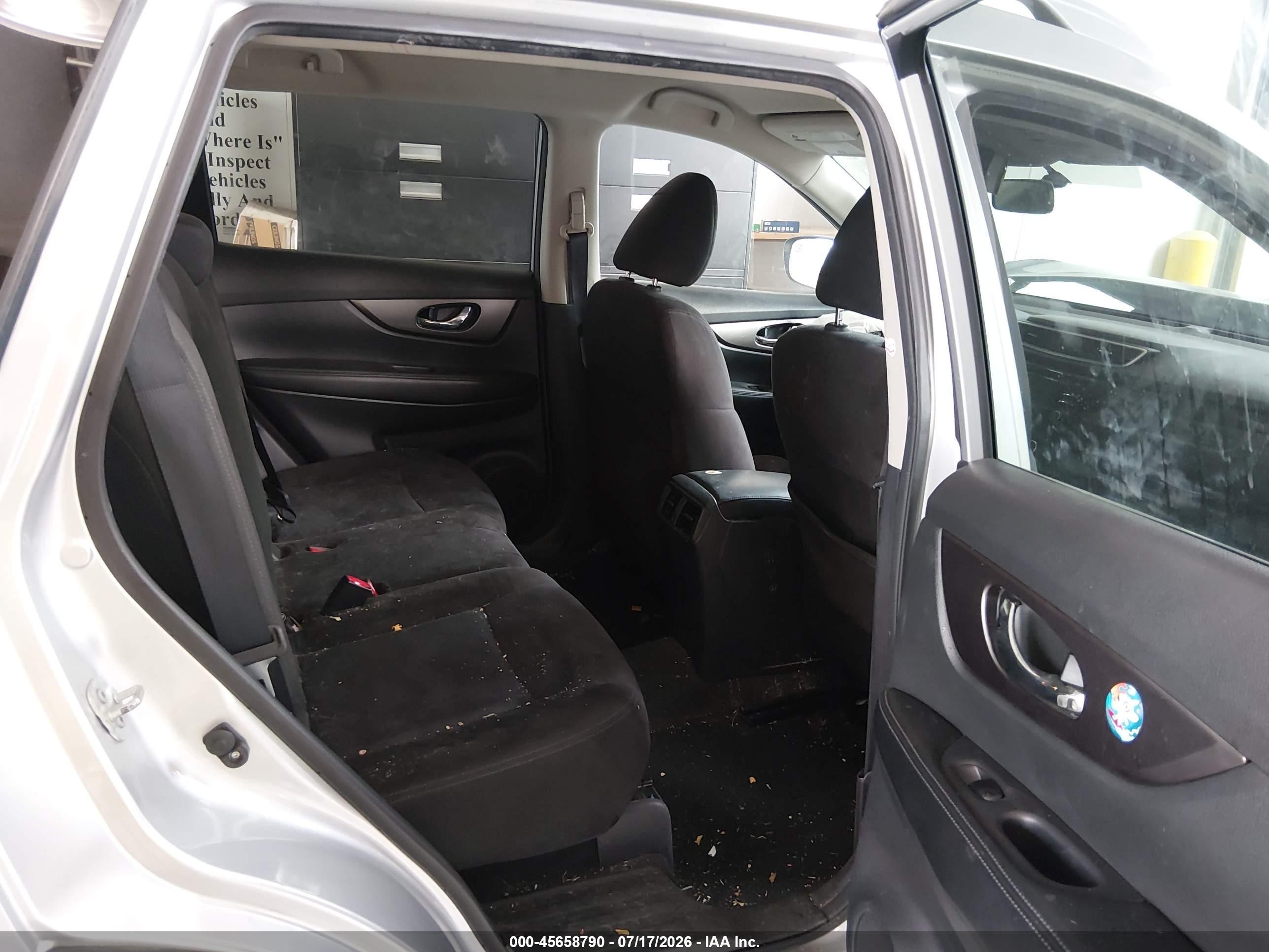 2015 Nissan Rogue Sv Silver vin: KNMAT2MT6FP535362