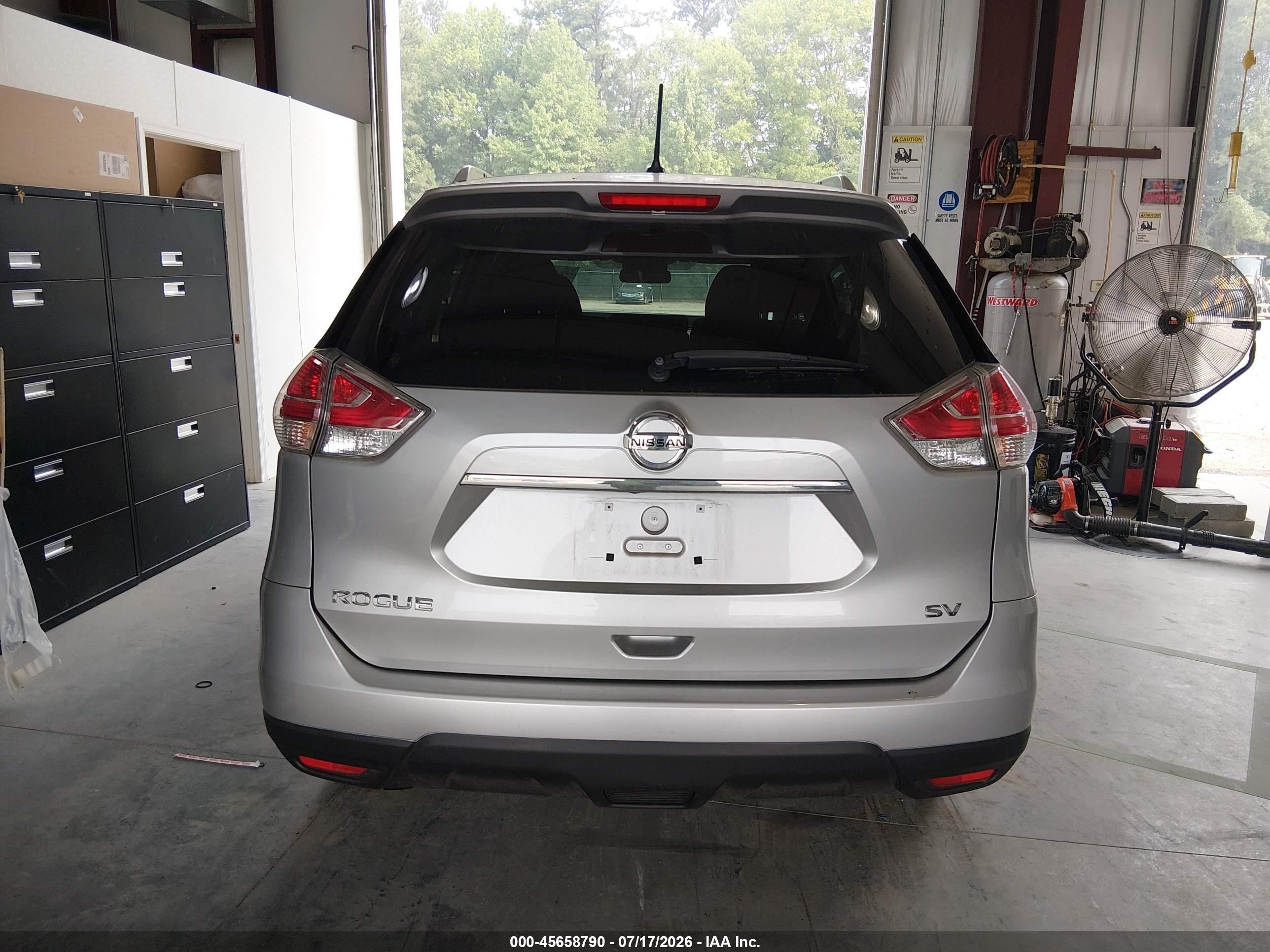 2015 Nissan Rogue Sv Silver vin: KNMAT2MT6FP535362