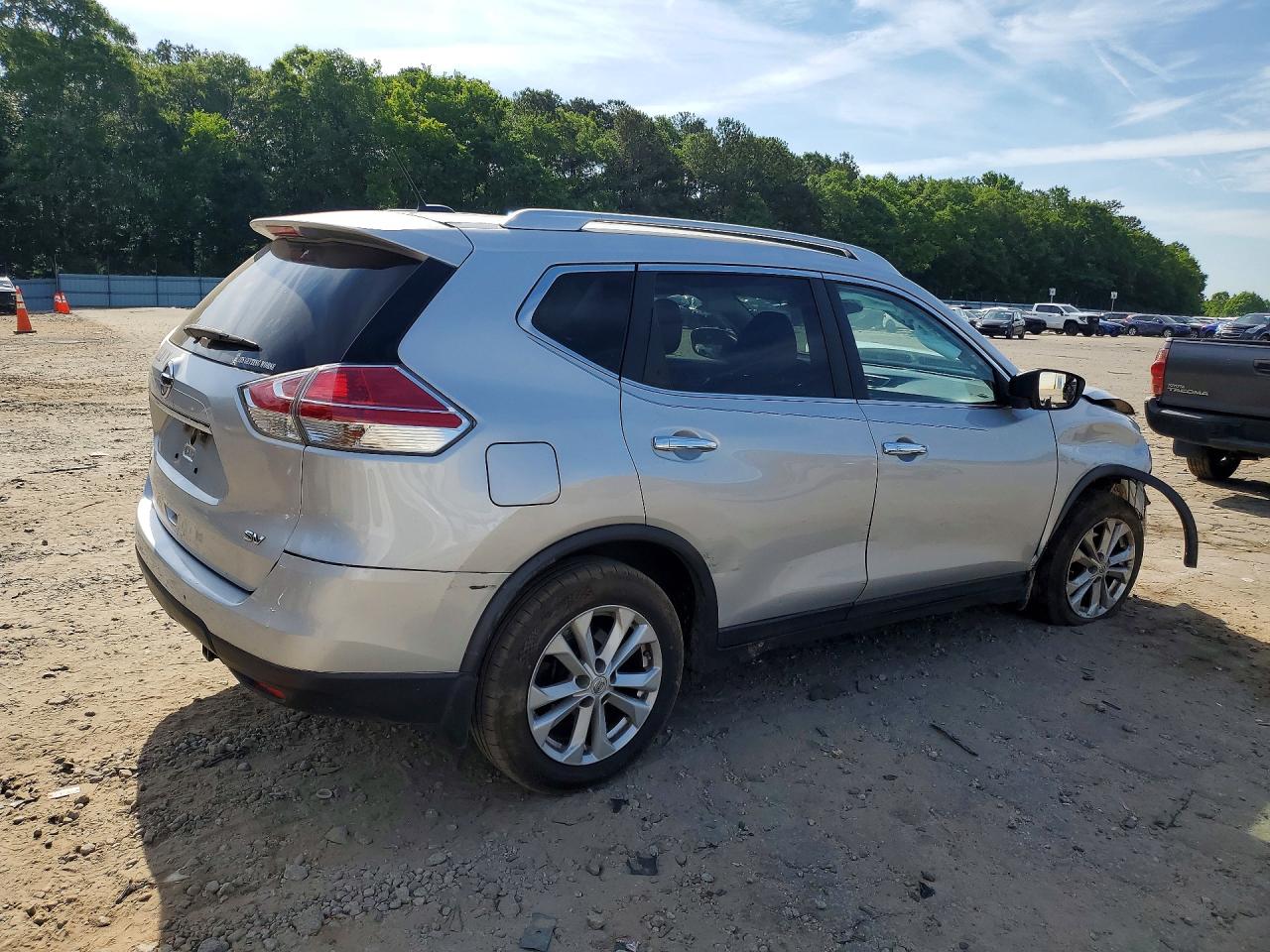 2015 Nissan Rogue S Silver vin: KNMAT2MT6FP547513