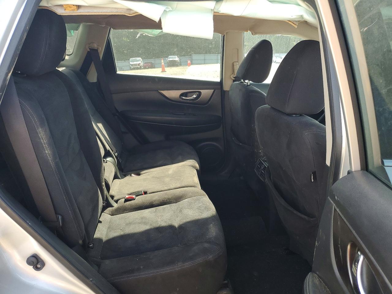 2015 Nissan Rogue S Silver vin: KNMAT2MT6FP547513