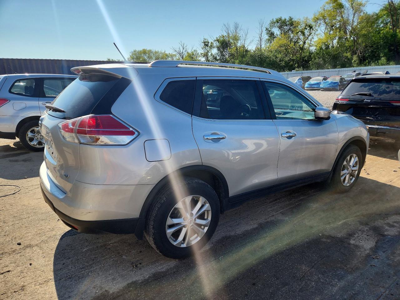 2015 Nissan Rogue Sv Серебряный vin: KNMAT2MT6FP559239