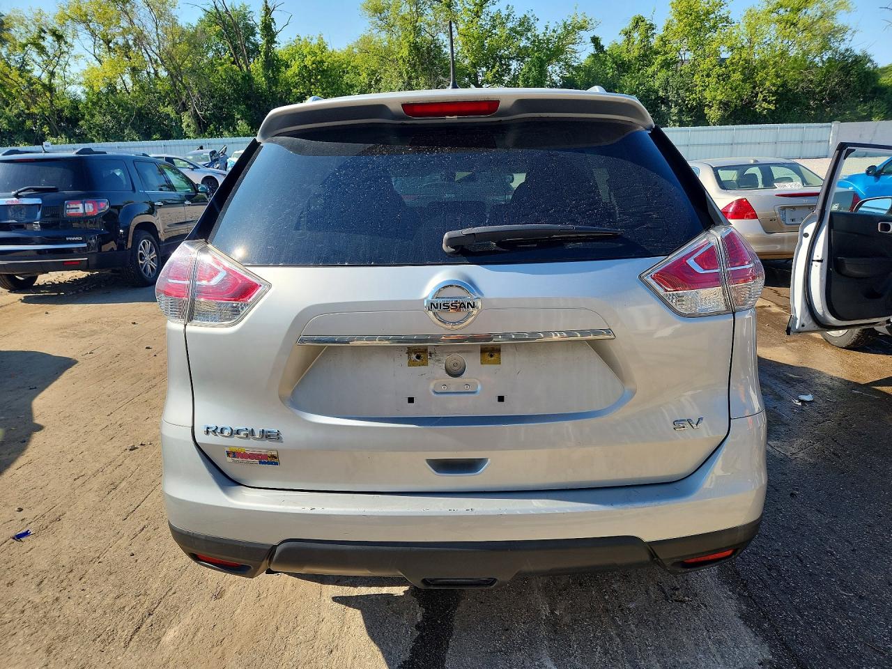 2015 Nissan Rogue Sv Серебряный vin: KNMAT2MT6FP559239