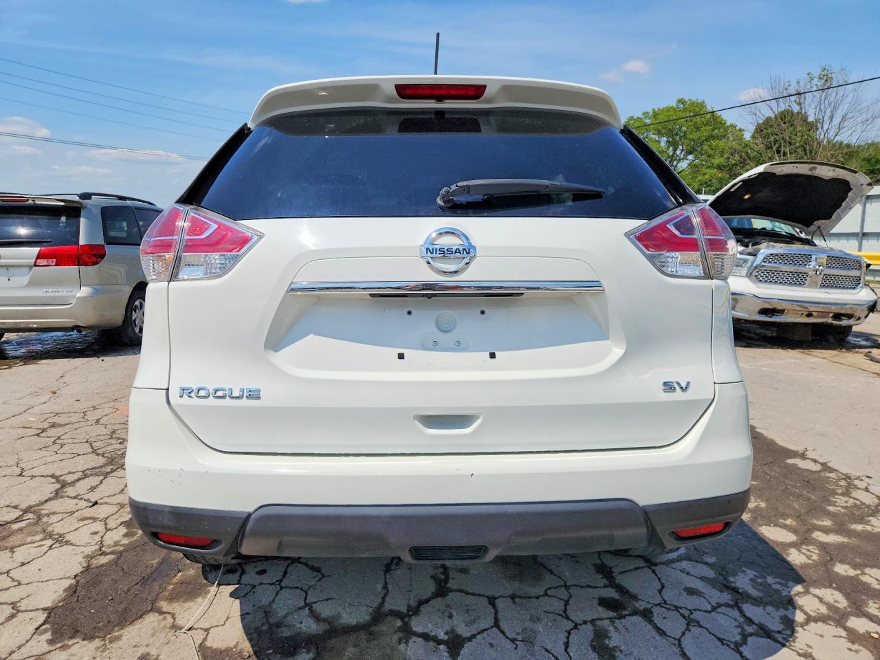 2015 Nissan Rogue Sv White vin: KNMAT2MT6FP569415