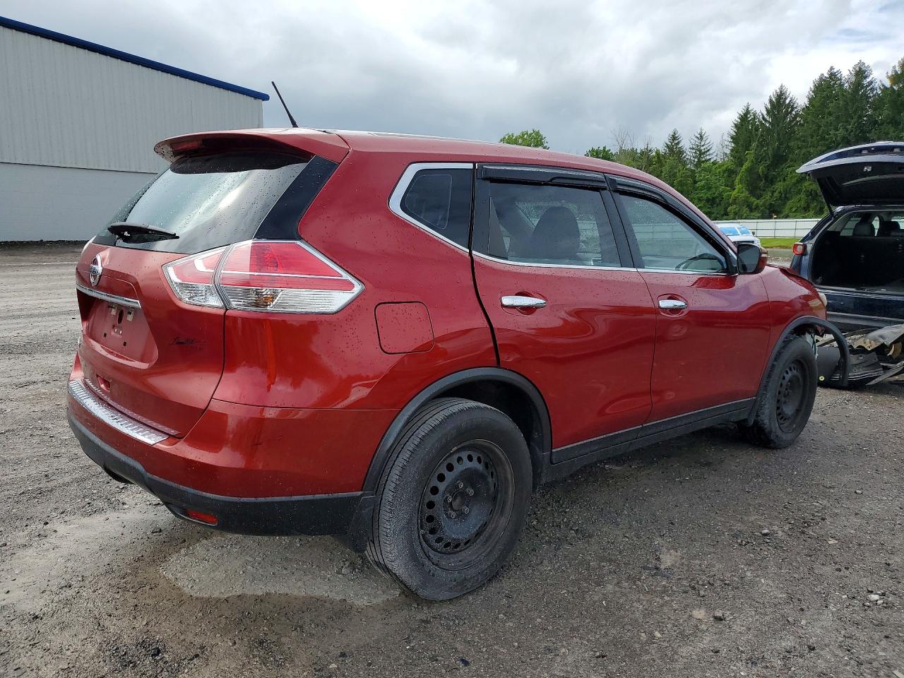2015 Nissan Rogue S Red vin: KNMAT2MT6FP588028
