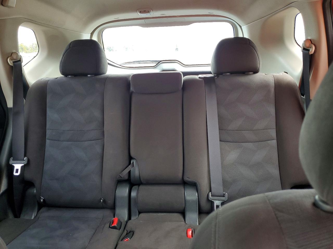 2015 Nissan Rogue S Red vin: KNMAT2MT6FP588028