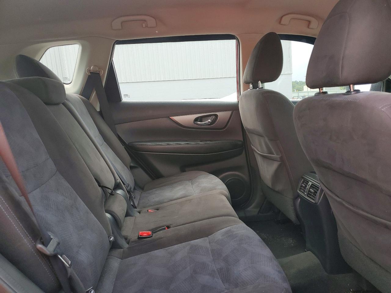 2015 Nissan Rogue S Red vin: KNMAT2MT6FP588028