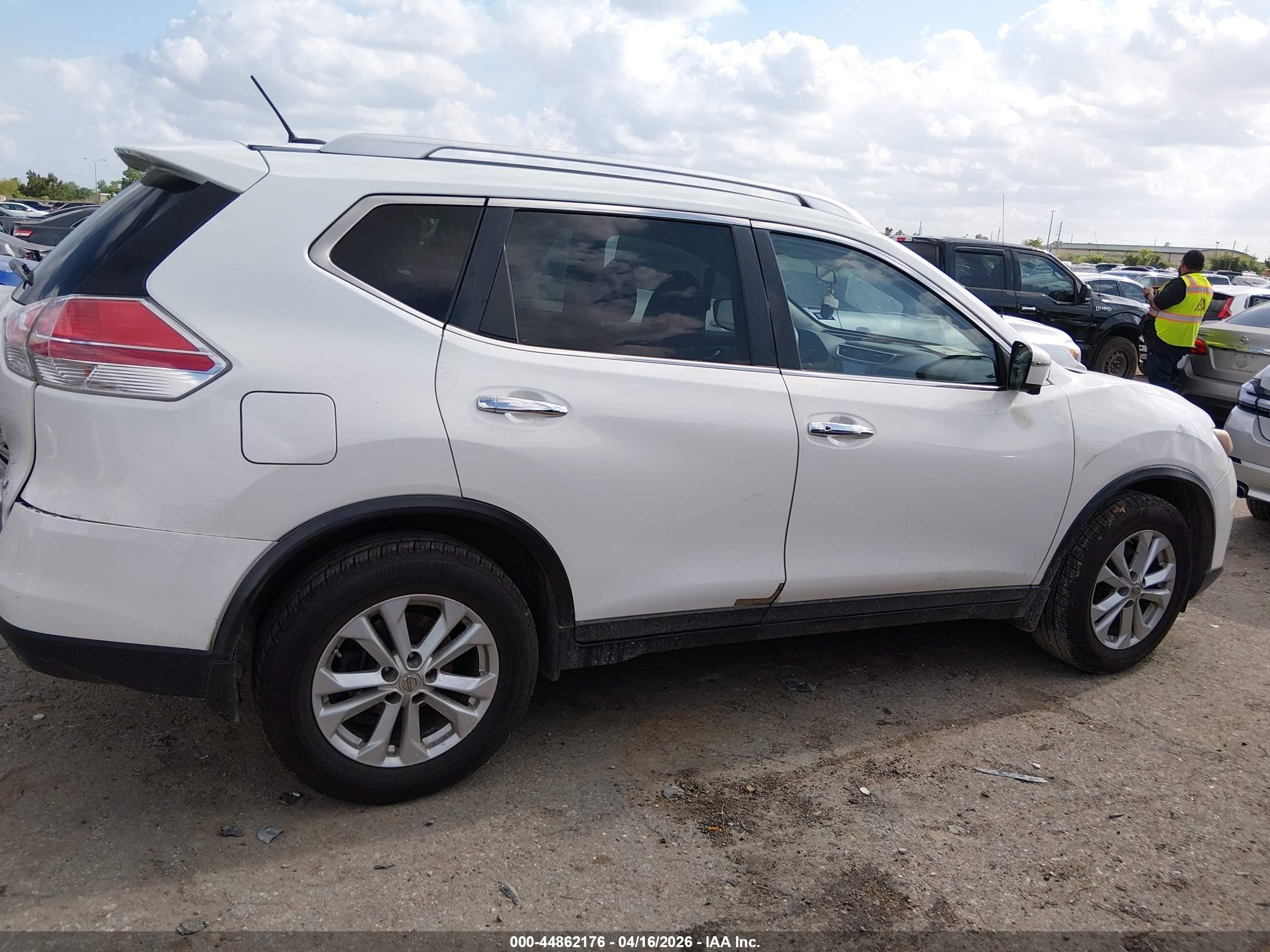 2016 Nissan Rogue Sv White vin: KNMAT2MT6GP593425