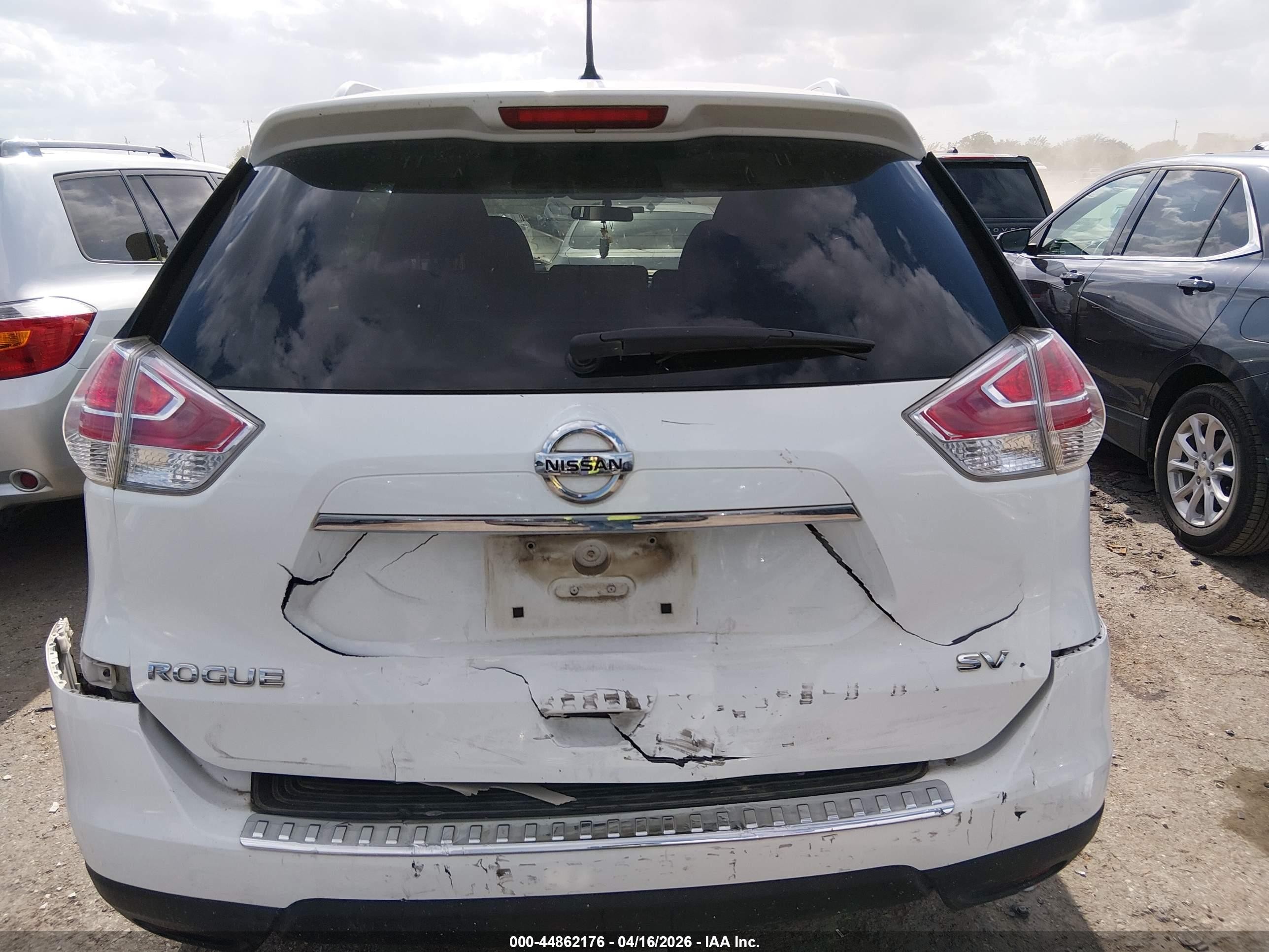2016 Nissan Rogue Sv White vin: KNMAT2MT6GP593425