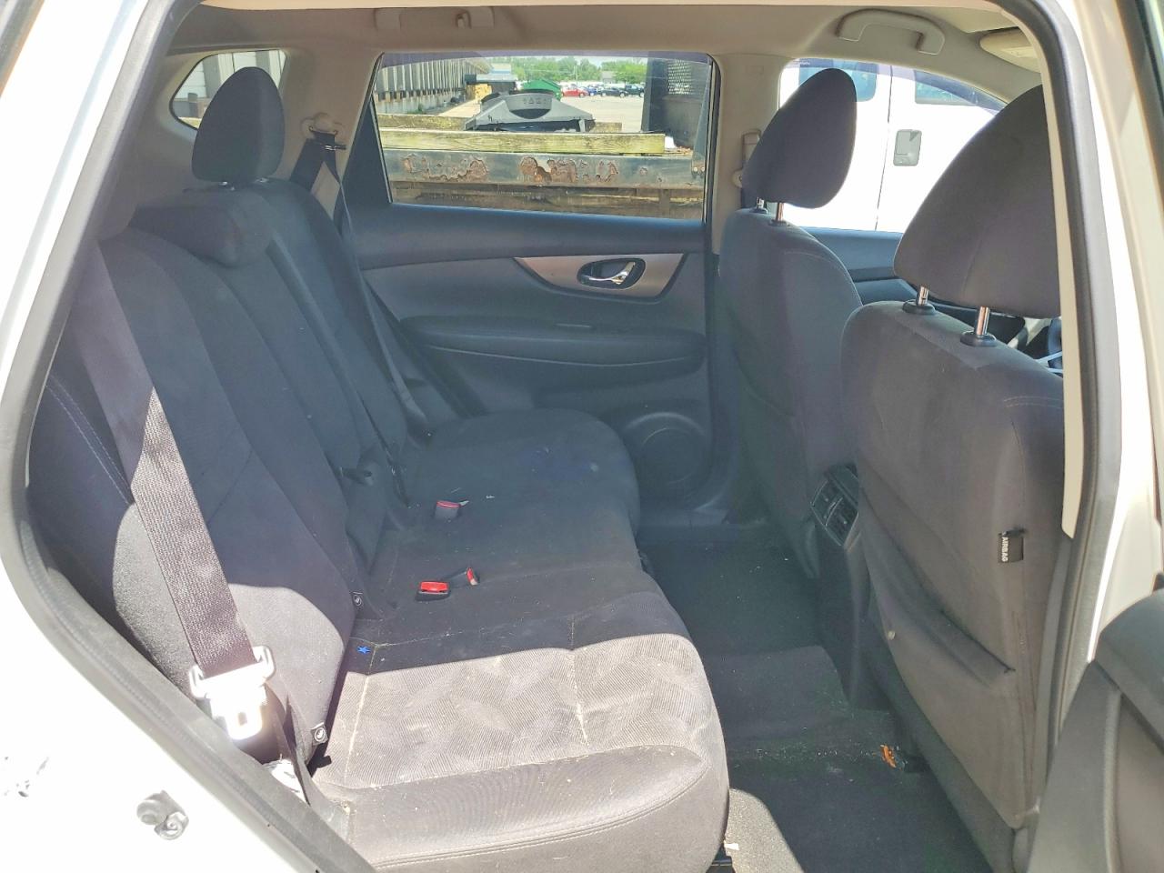 2016 Nissan Rogue S Белый vin: KNMAT2MT6GP678202
