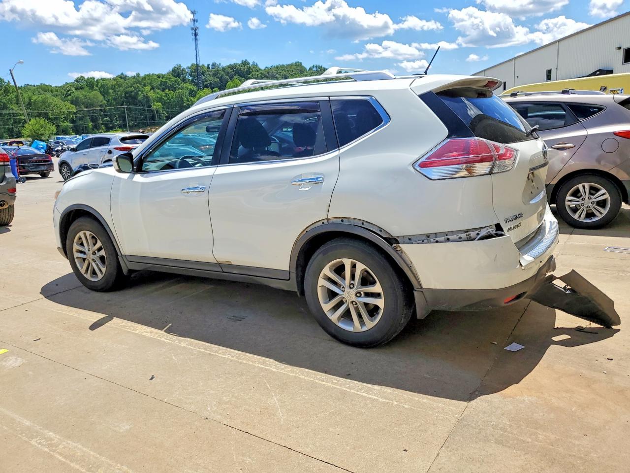 2016 Nissan Rogue S Белый vin: KNMAT2MT6GP678202