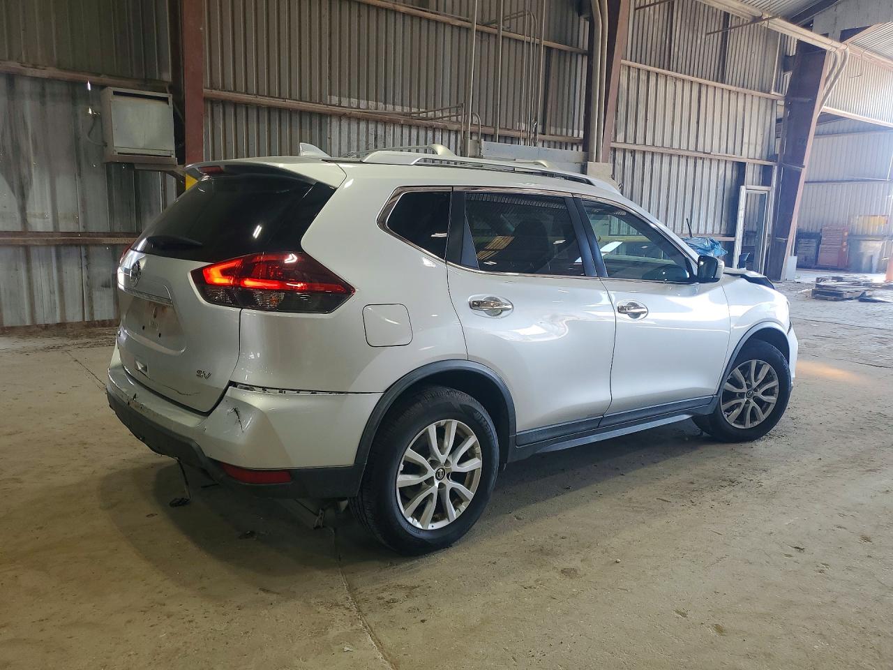 2018 Nissan Rogue Sv Silver vin: KNMAT2MT6JP524483