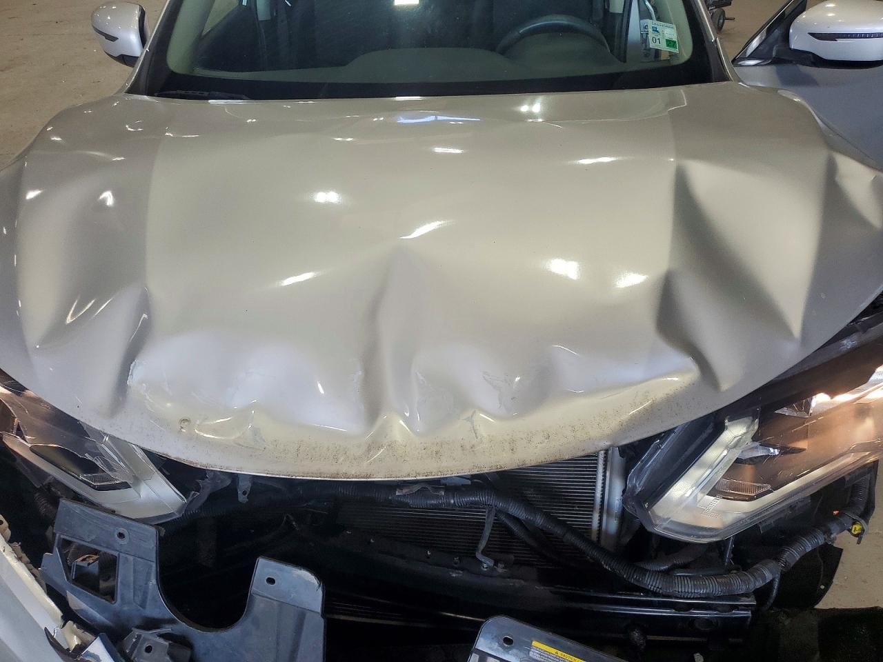 2018 Nissan Rogue Sv Silver vin: KNMAT2MT6JP524483