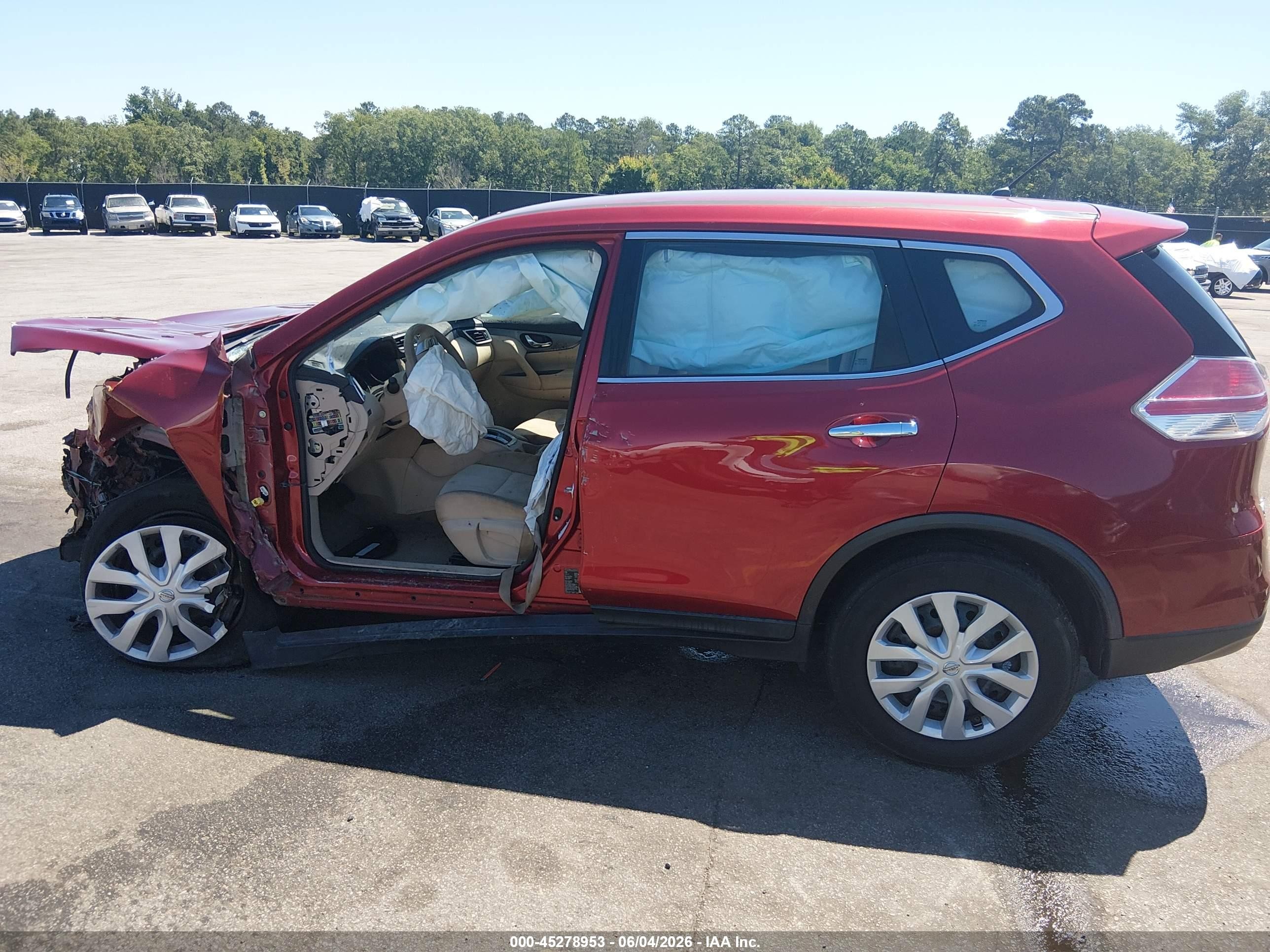 2015 Nissan Rogue S Красный vin: KNMAT2MT7FP512768