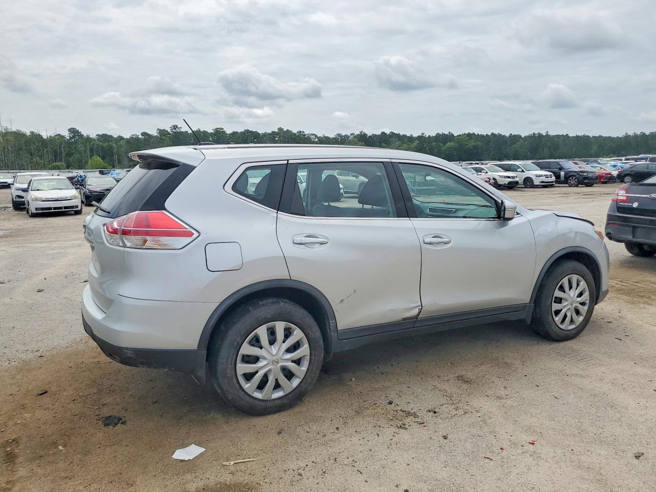 2015 Nissan Rogue S Серебряный vin: KNMAT2MT7FP562876
