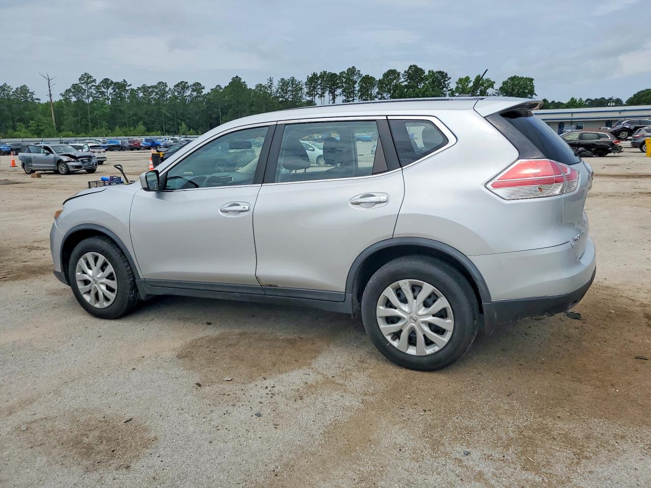 2015 Nissan Rogue S Серебряный vin: KNMAT2MT7FP562876