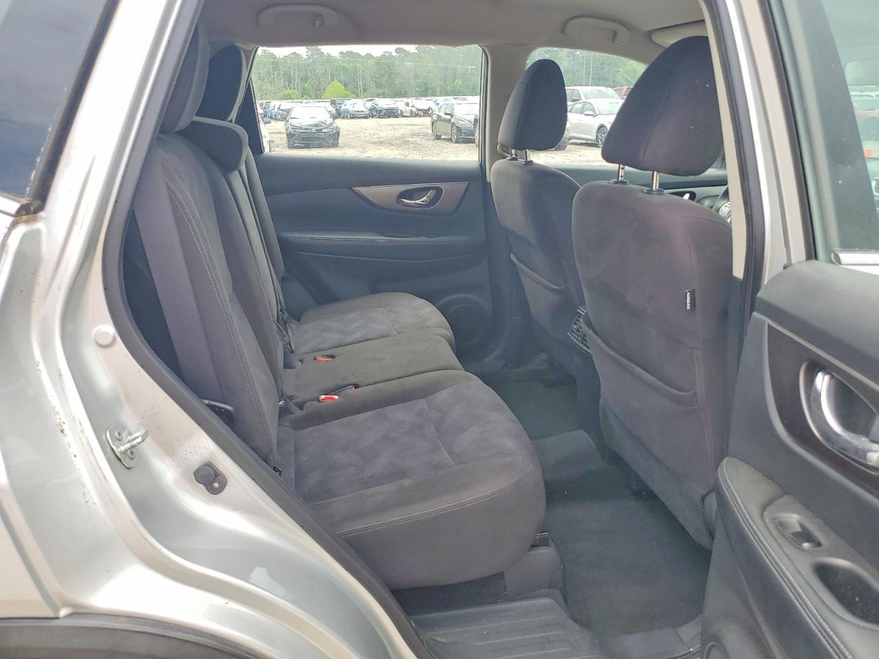 2015 Nissan Rogue S Серебряный vin: KNMAT2MT7FP562876