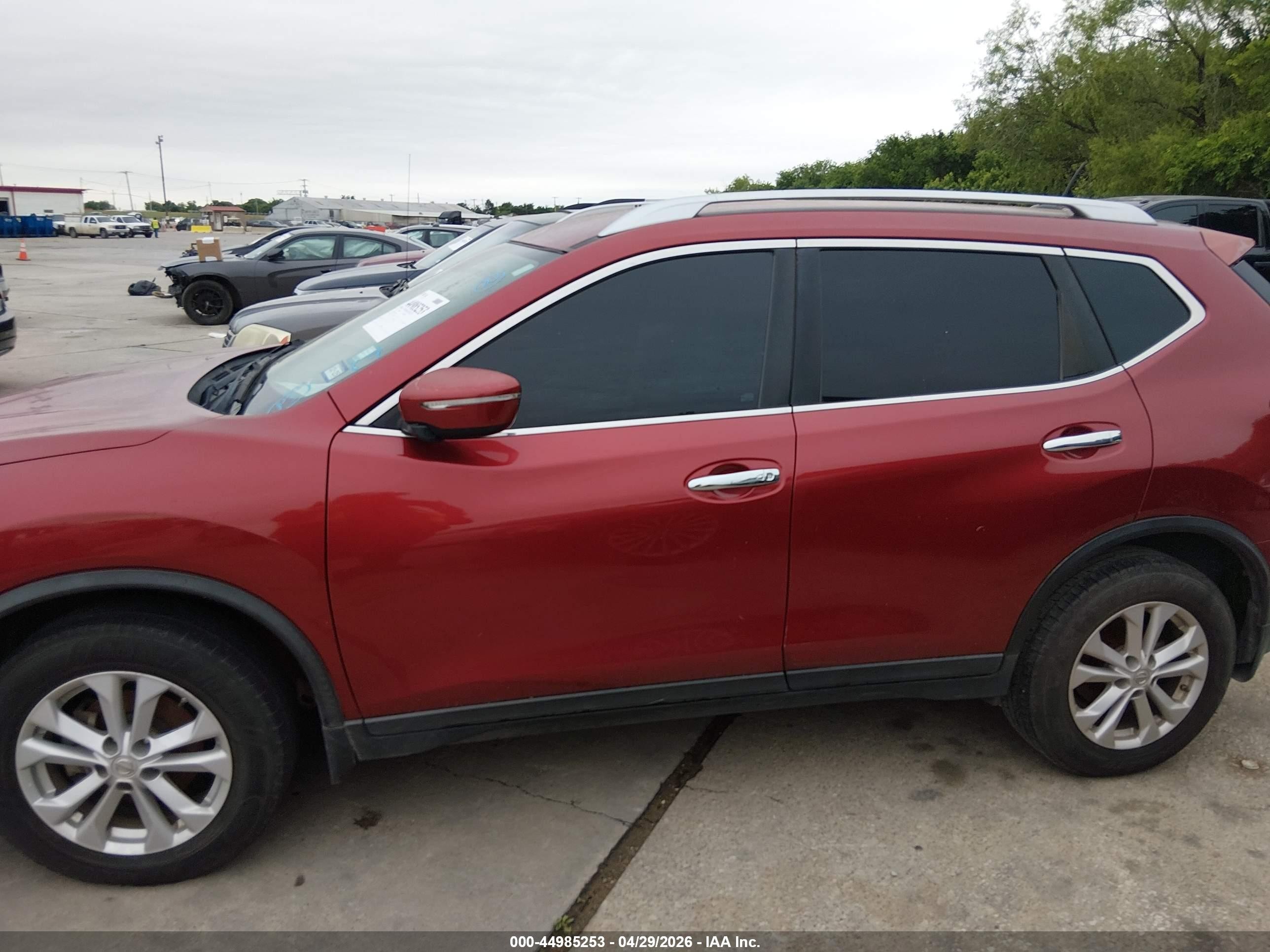 2015 Nissan Rogue Sv Red vin: KNMAT2MT7FP576258