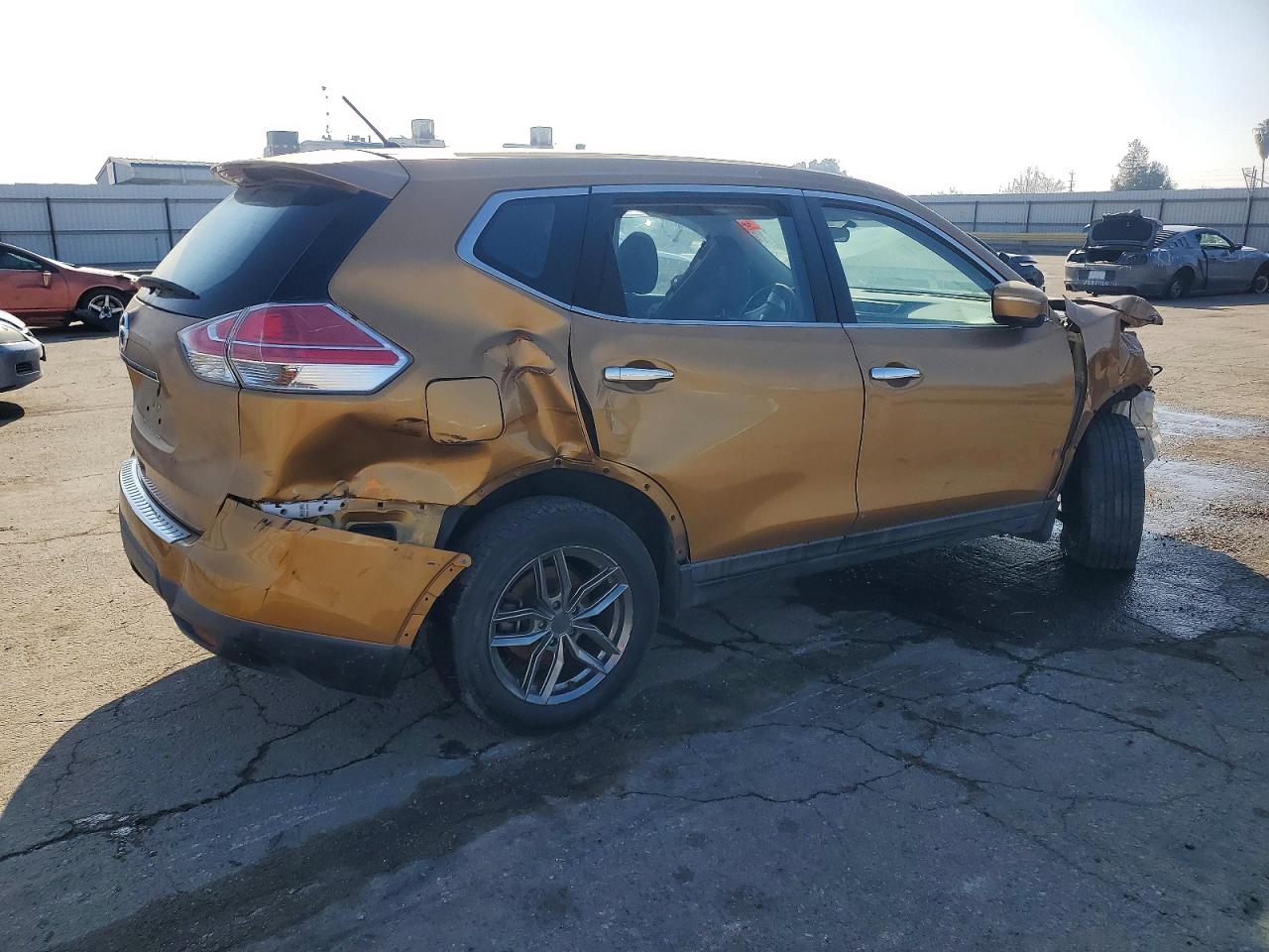 2015 Nissan Rogue S Orange vin: KNMAT2MT8FP504923