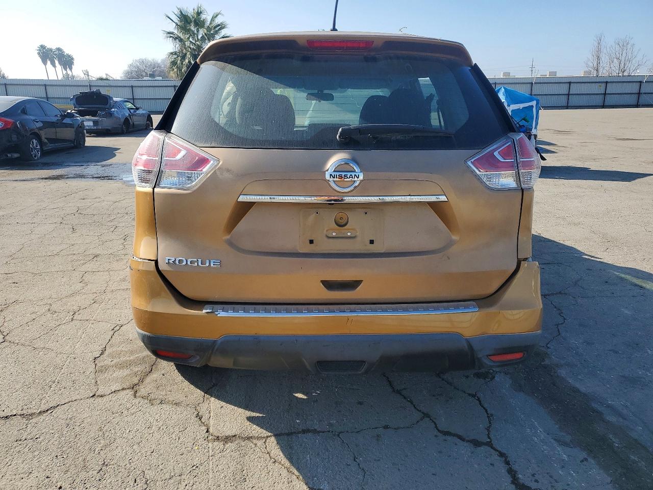 2015 Nissan Rogue S Orange vin: KNMAT2MT8FP504923