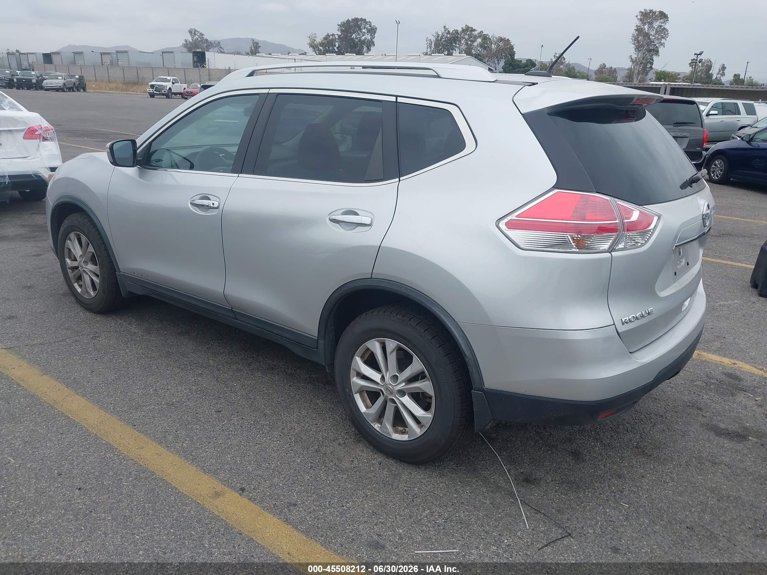 2015 Nissan Rogue Sv Silver vin: KNMAT2MT8FP515923