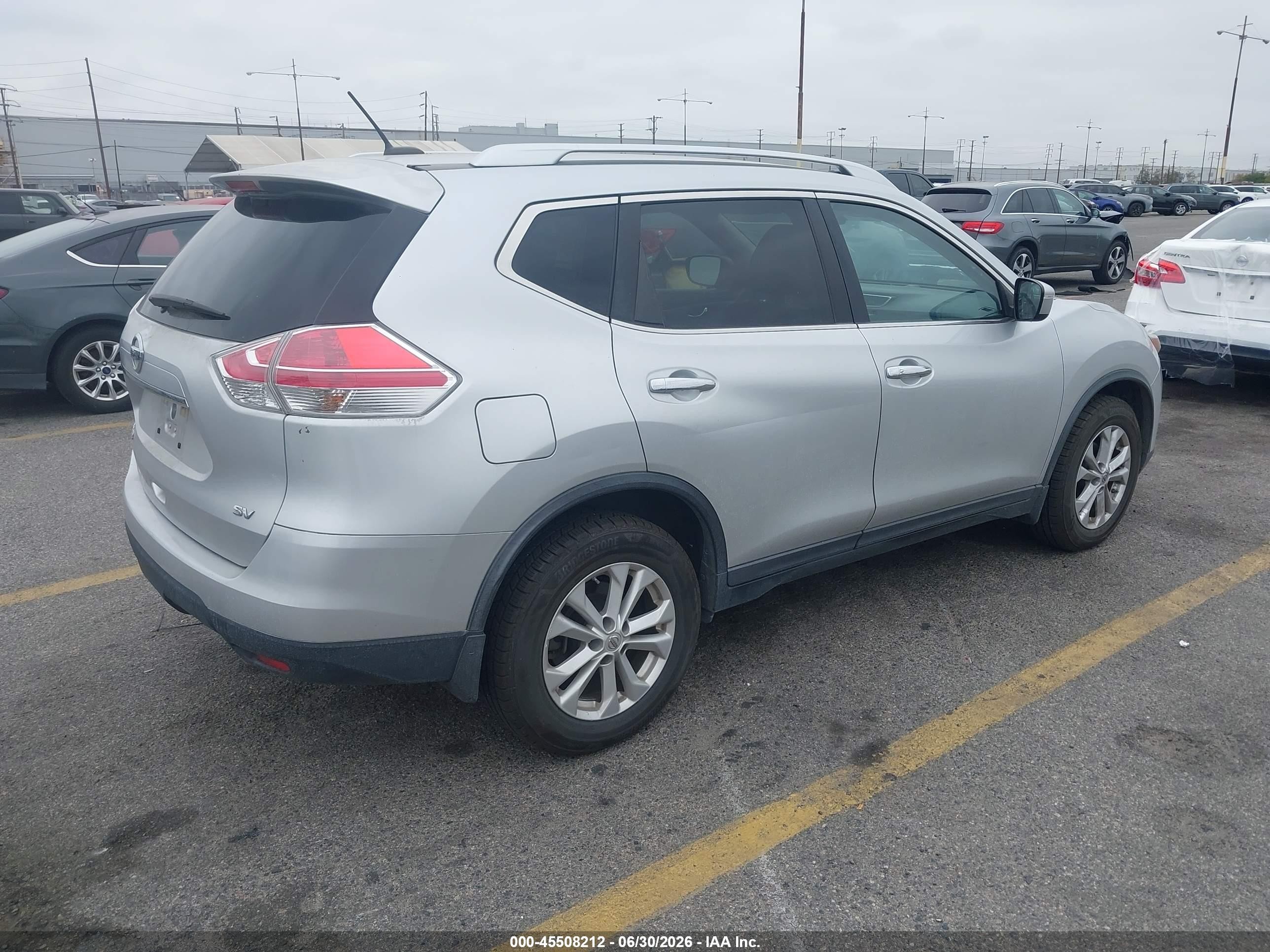 2015 Nissan Rogue Sv Silver vin: KNMAT2MT8FP515923