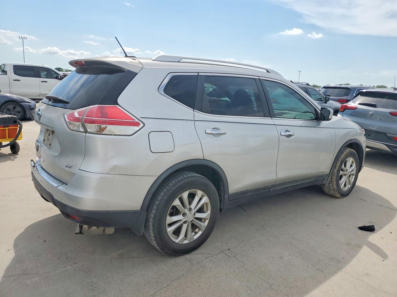 2015 Nissan Rogue Sv Silver vin: KNMAT2MT8FP559615