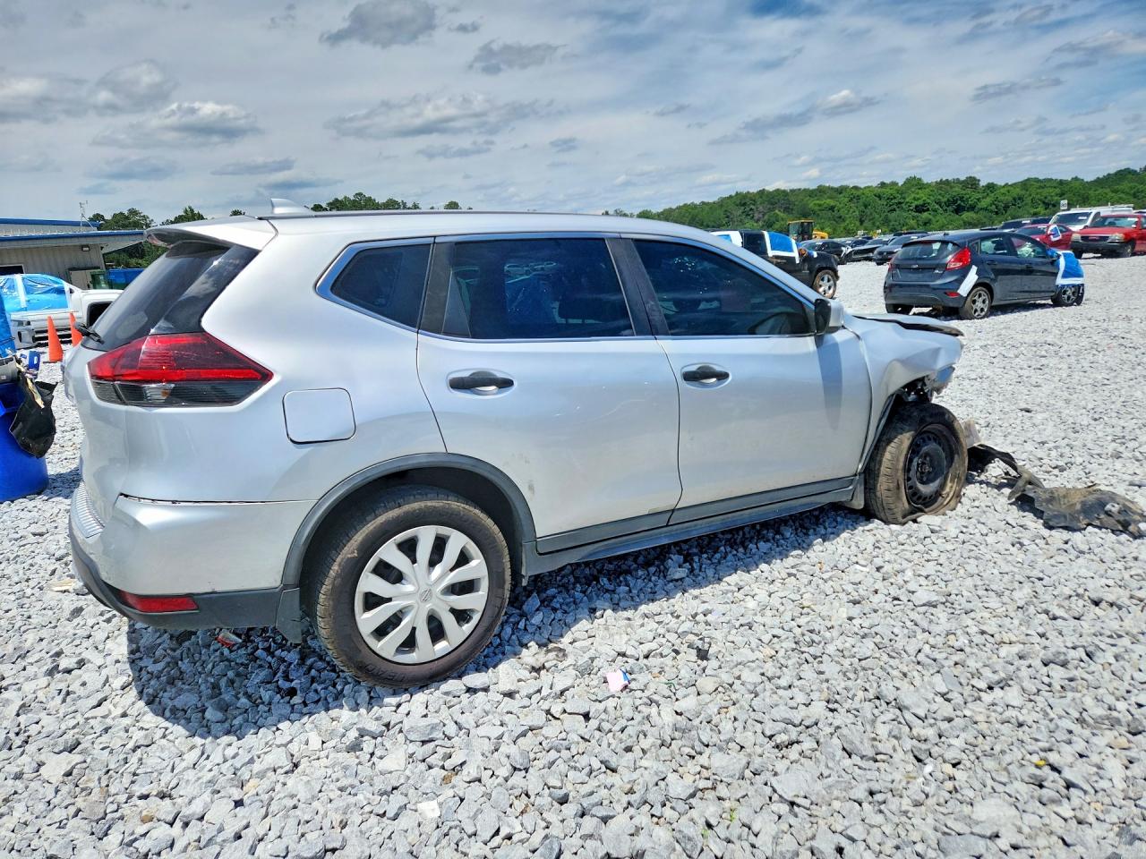 2018 Nissan Rogue S Серебряный vin: KNMAT2MT8JP530298
