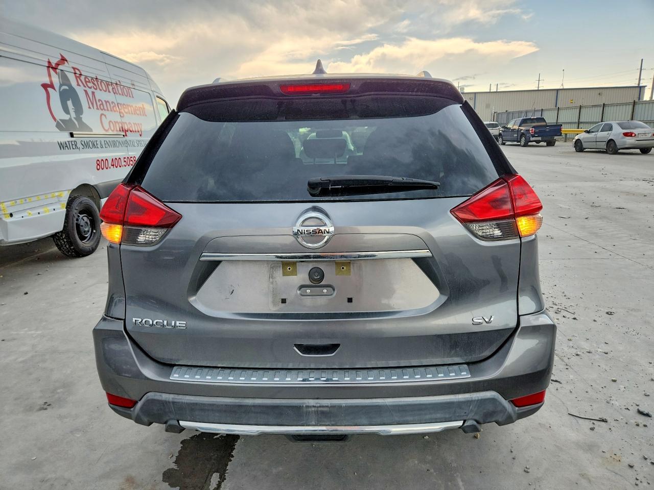 2018 Nissan Rogue Sv Silver vin: KNMAT2MT8JP595183