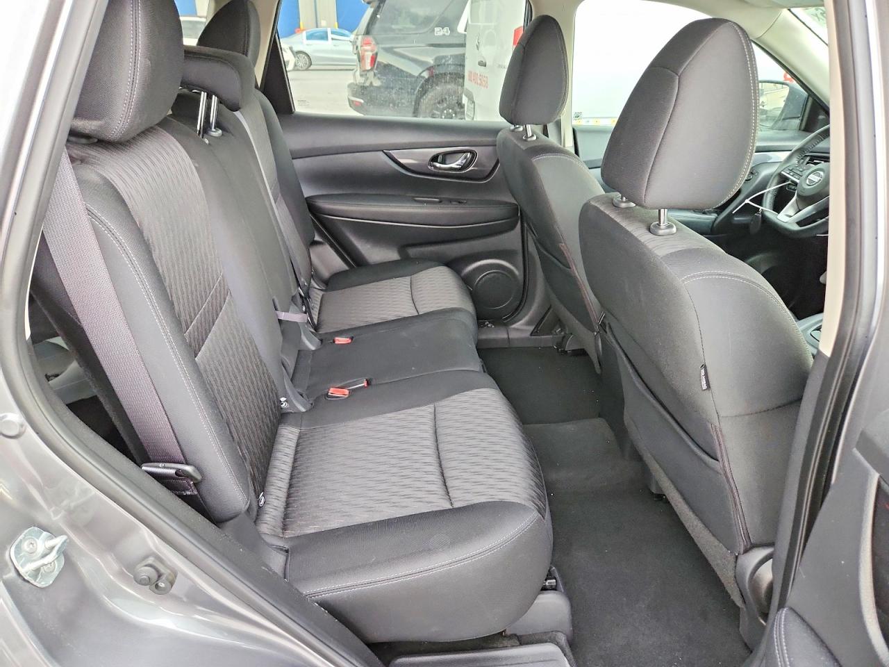 2018 Nissan Rogue Sv Silver vin: KNMAT2MT8JP595183