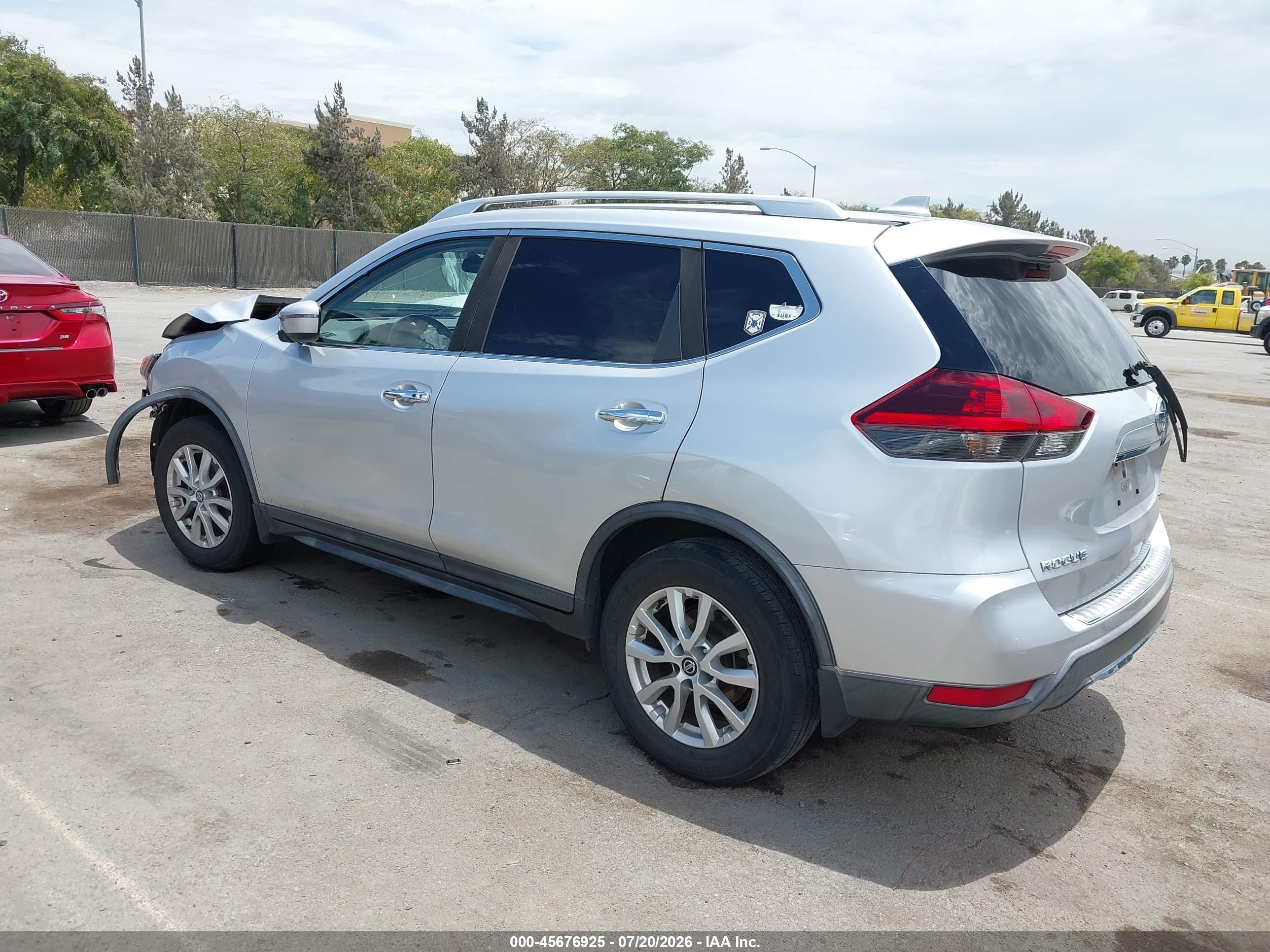 2018 Nissan Rogue Sv Silver vin: KNMAT2MT8JP605050