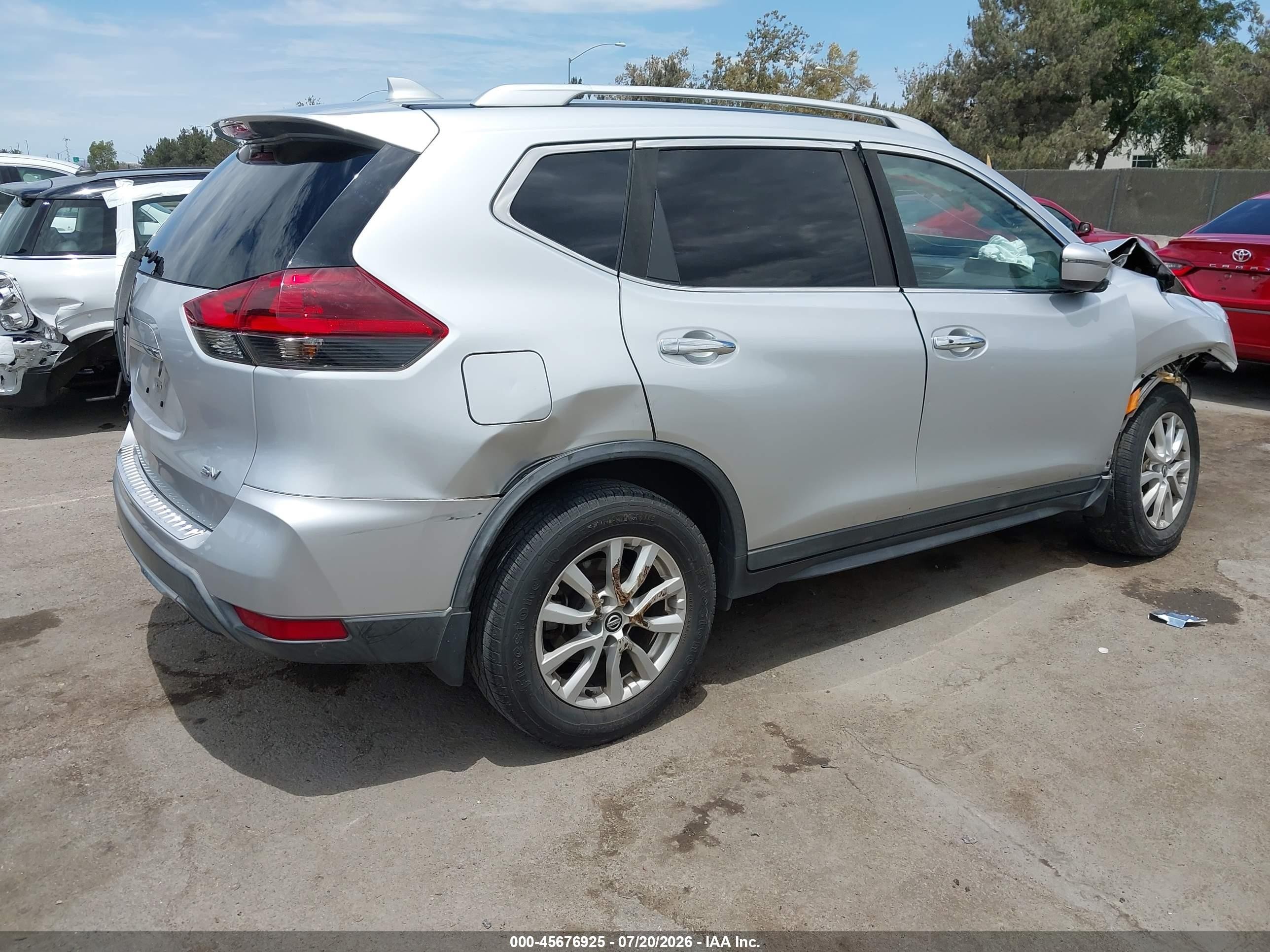 2018 Nissan Rogue Sv Silver vin: KNMAT2MT8JP605050