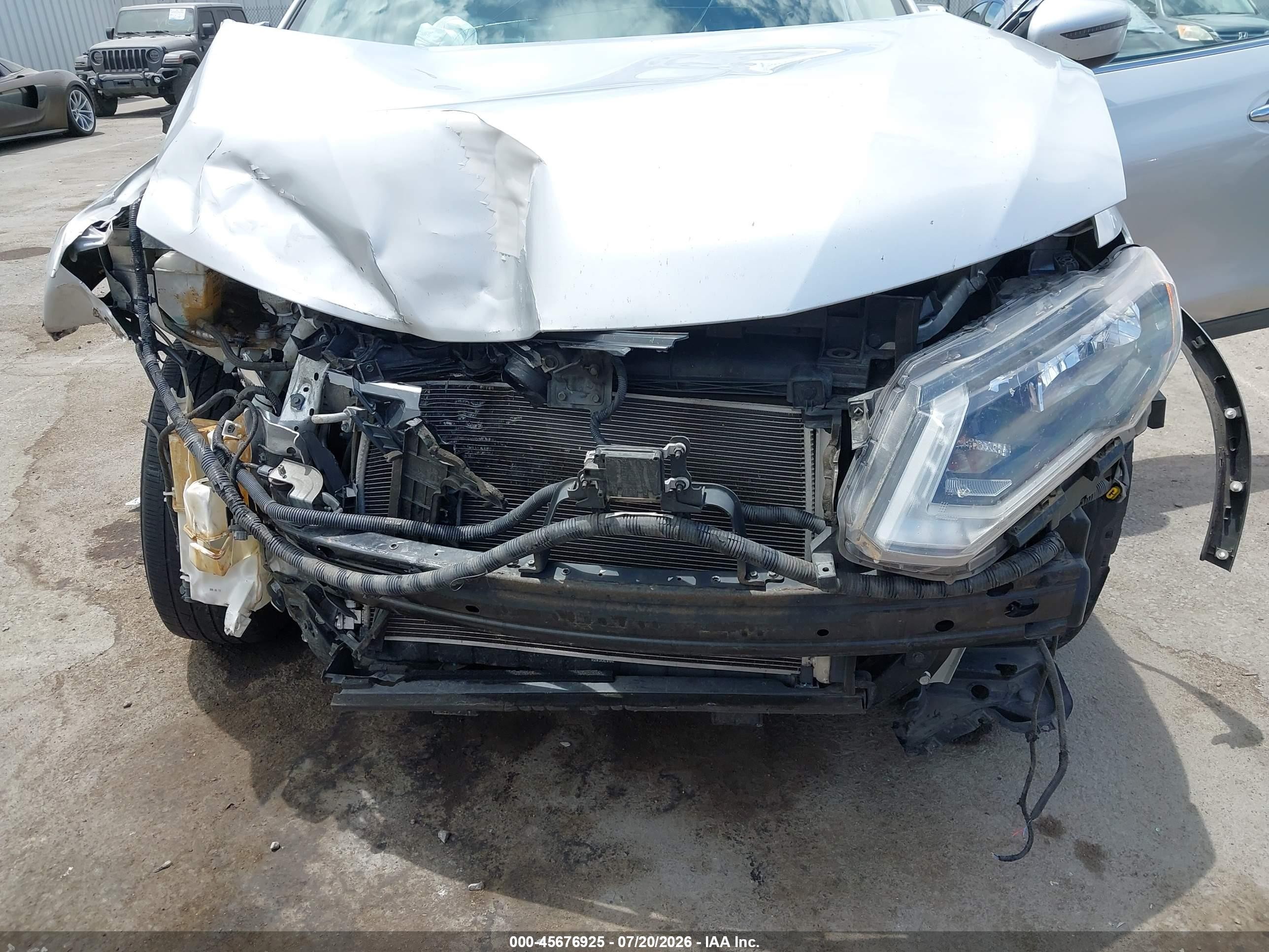 2018 Nissan Rogue Sv Silver vin: KNMAT2MT8JP605050