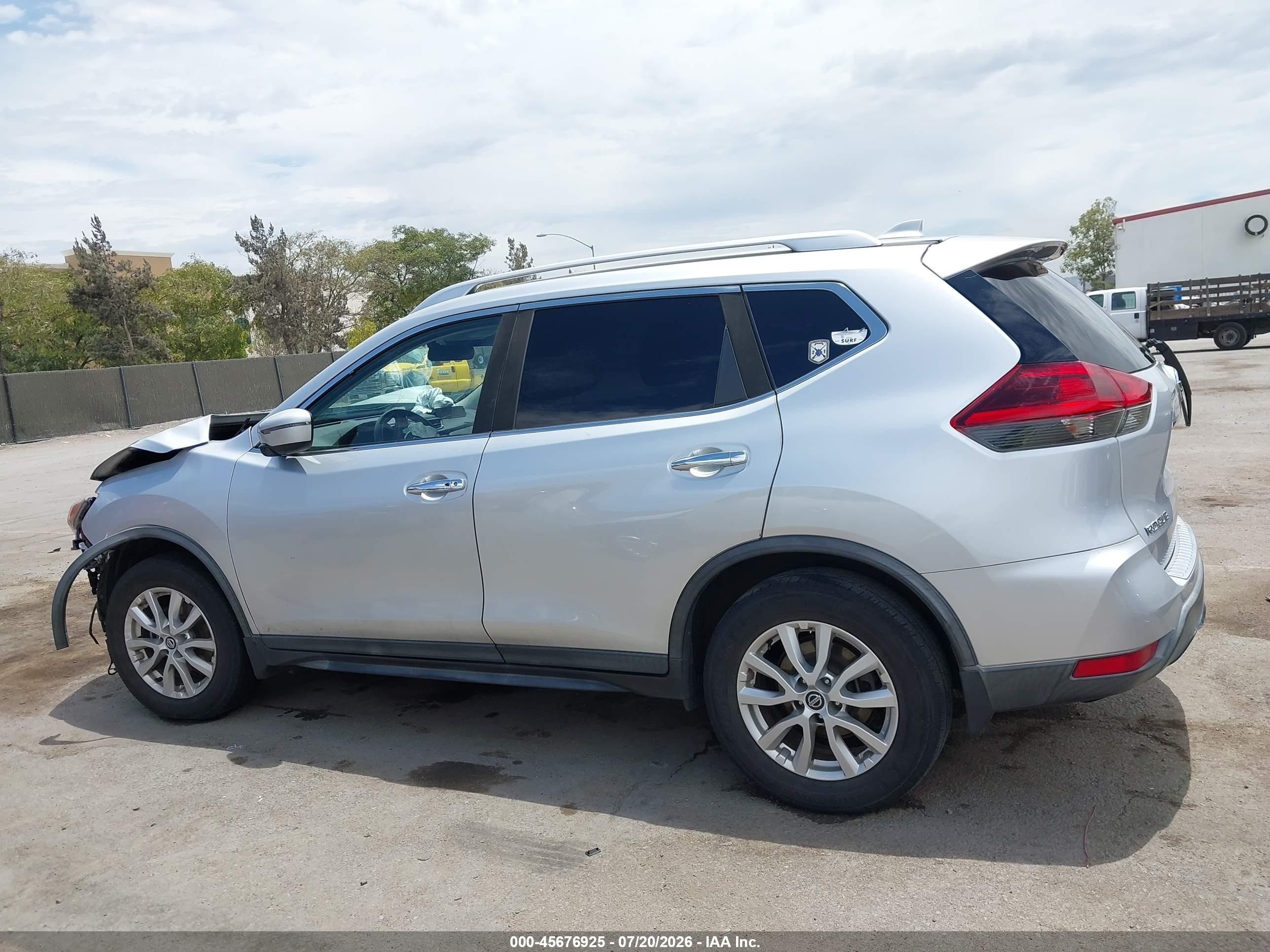 2018 Nissan Rogue Sv Silver vin: KNMAT2MT8JP605050