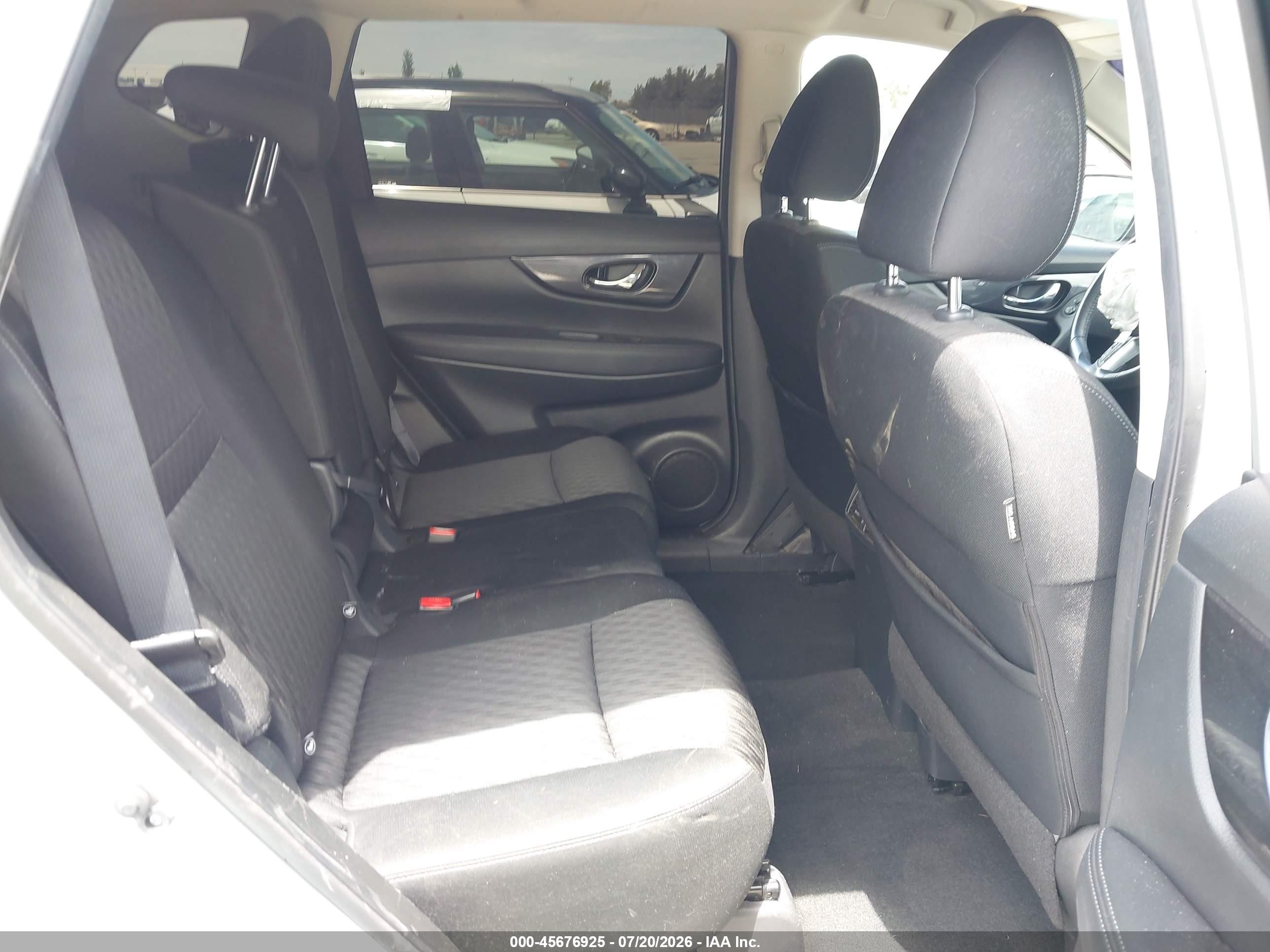 2018 Nissan Rogue Sv Silver vin: KNMAT2MT8JP605050