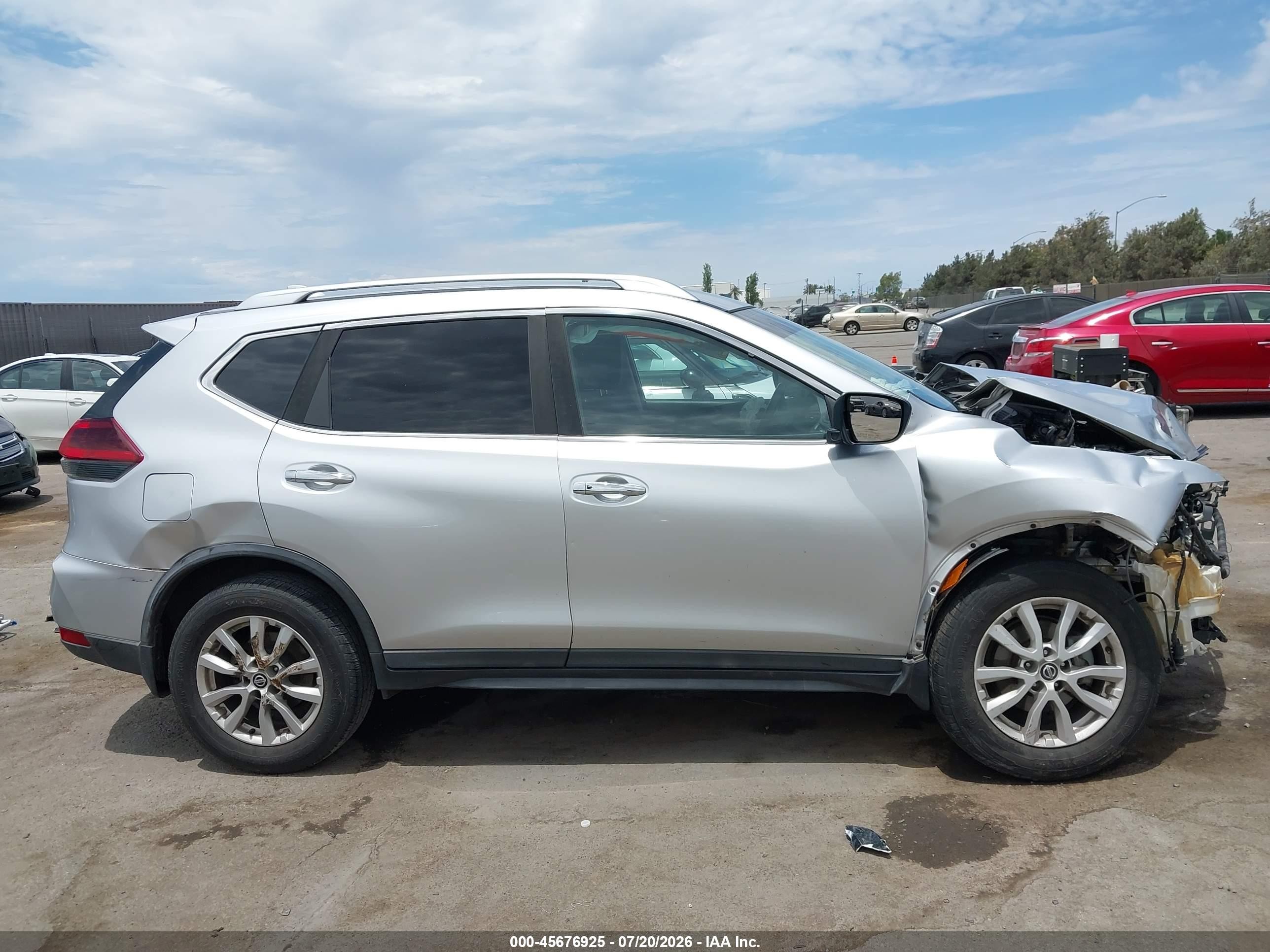 2018 Nissan Rogue Sv Silver vin: KNMAT2MT8JP605050