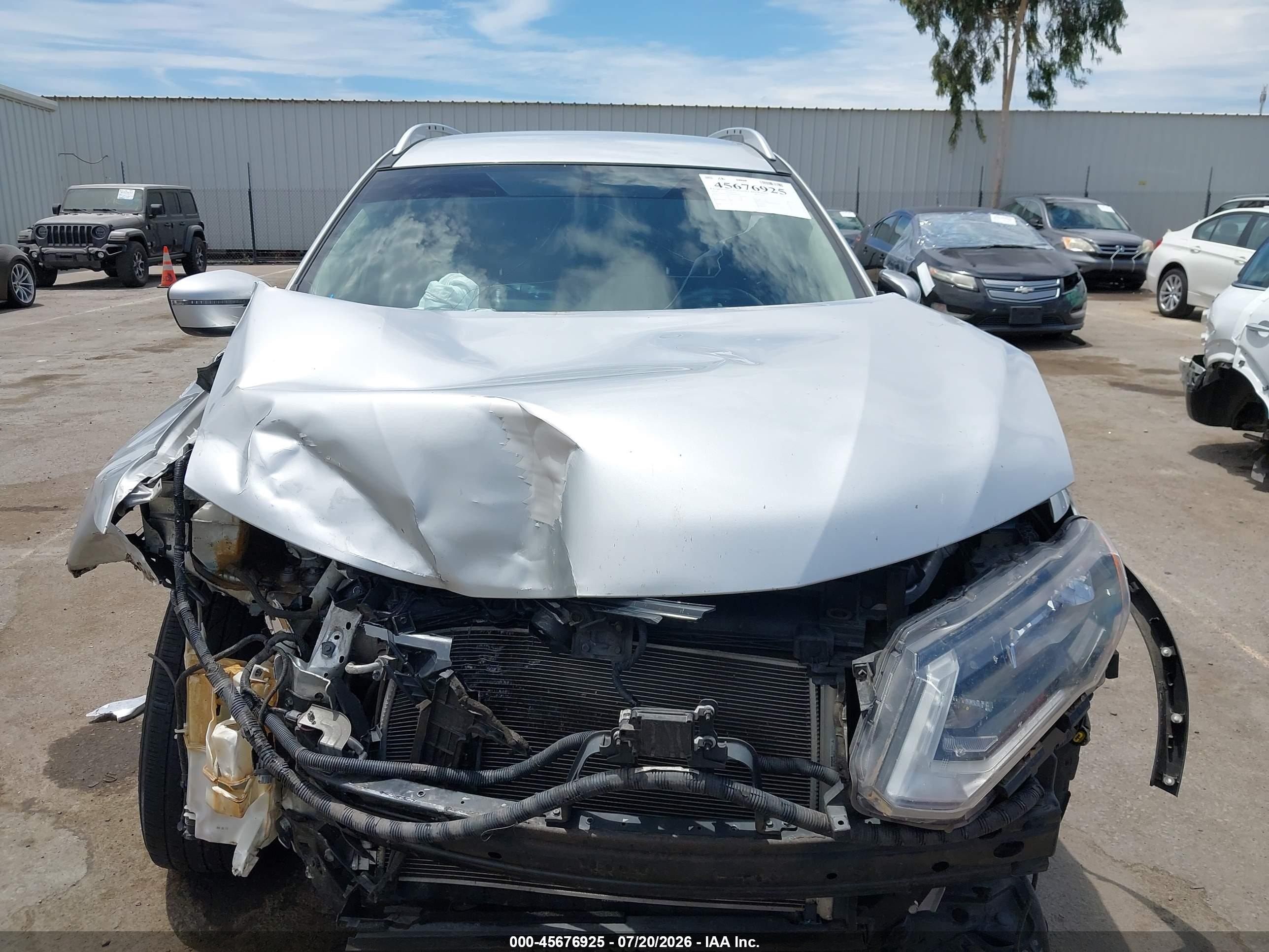 2018 Nissan Rogue Sv Silver vin: KNMAT2MT8JP605050